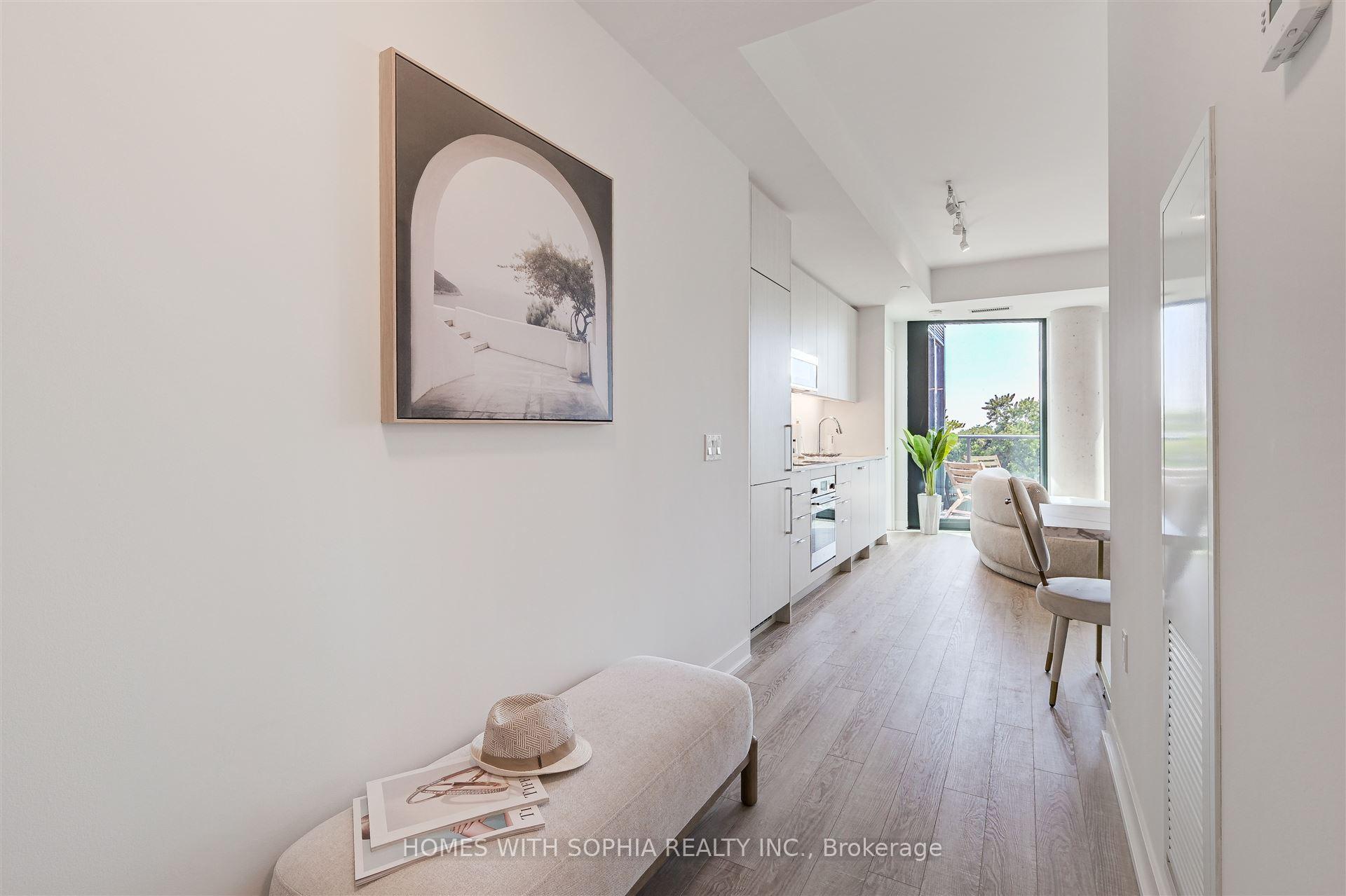Front of Unit 607, 250 Lawrence Avenue W
