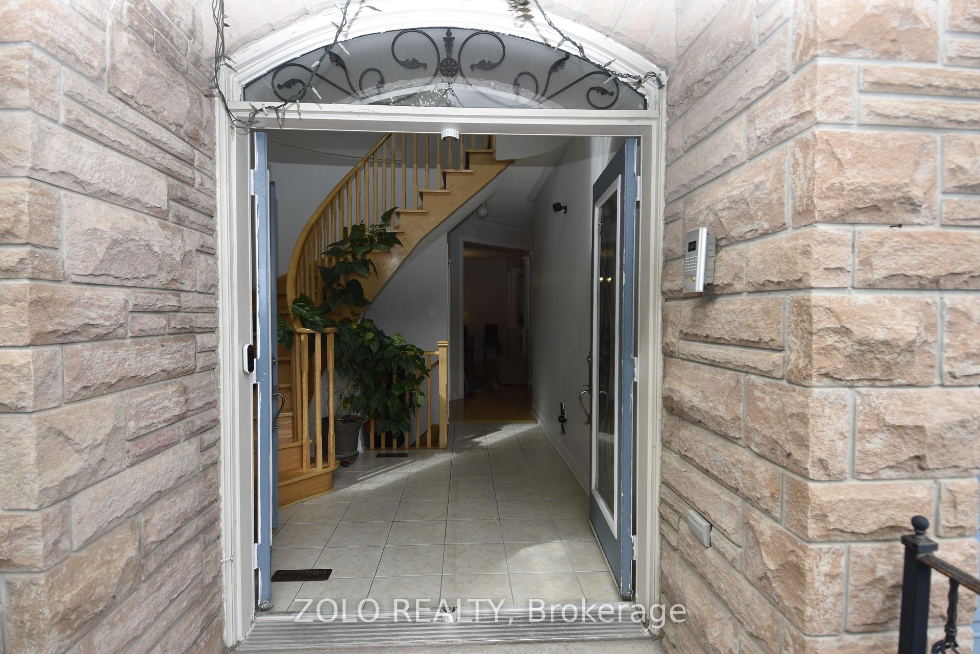 Photo 3 of 22 Showboat Crescent, Brampton, Madoc — HOMEH