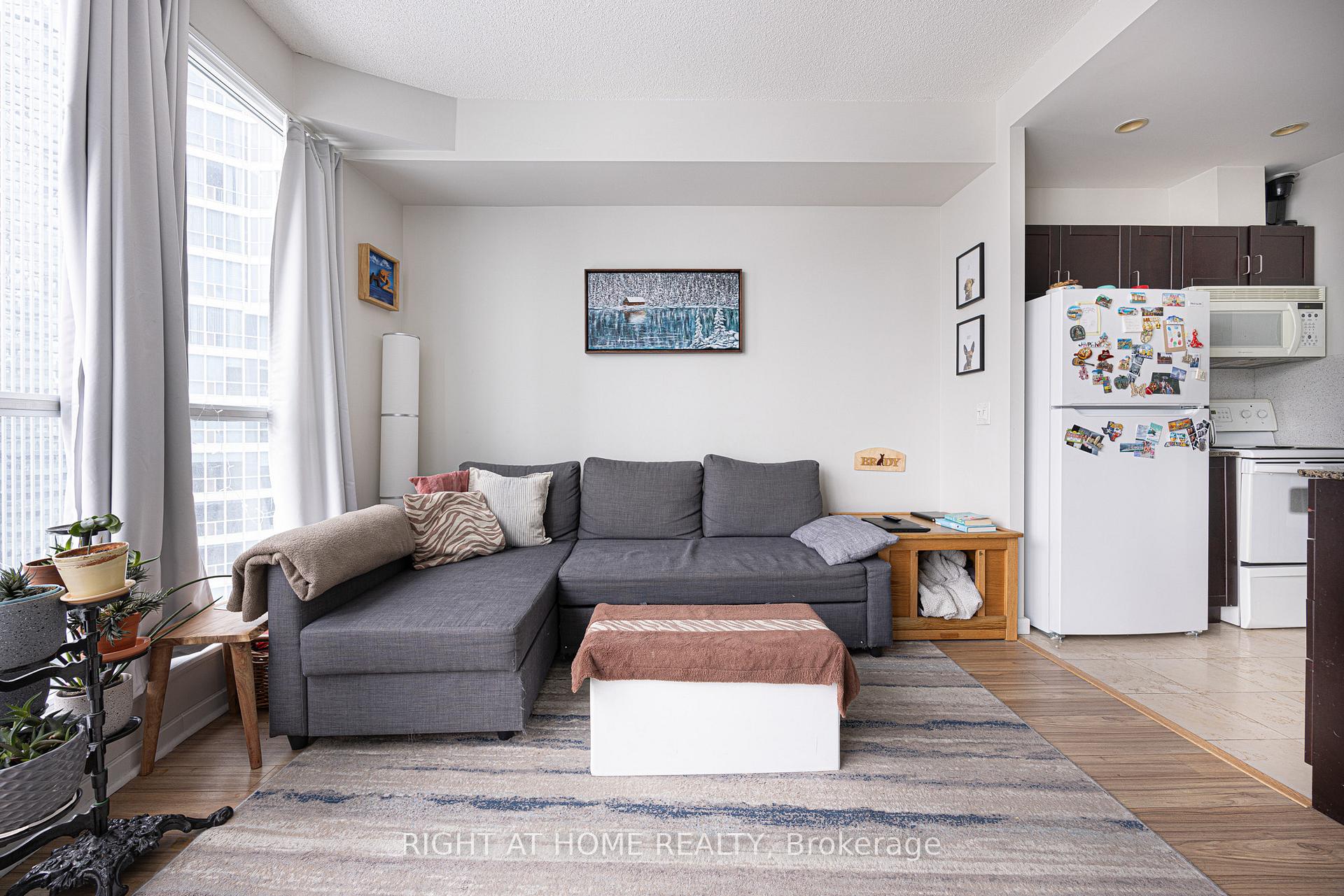 Photo 1 of Unit 2113, 208 Queens Quay W, Toronto, Waterfront Communities — HOMEH