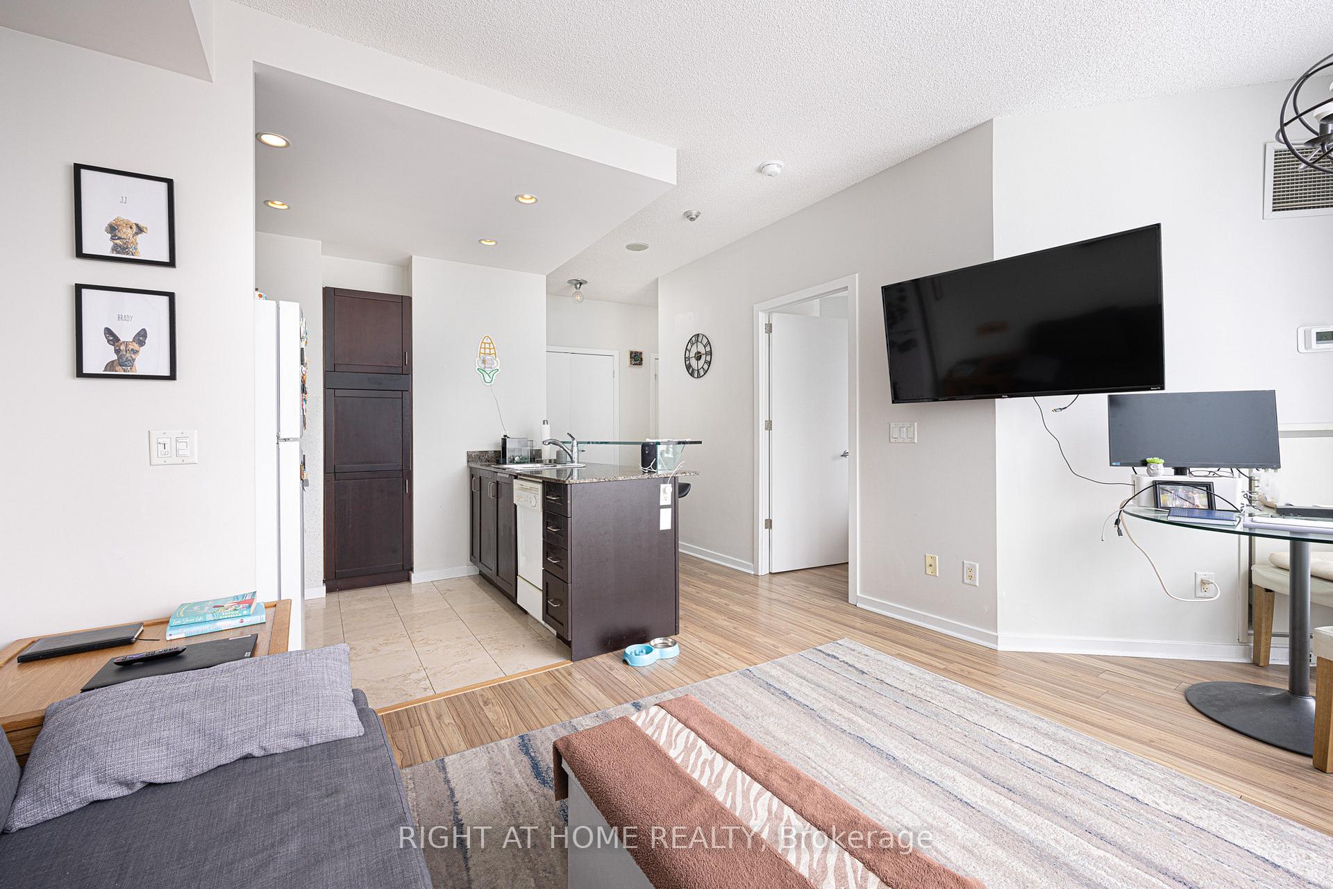 Photo 2 of Unit 2113, 208 Queens Quay W, Toronto, Waterfront Communities — HOMEH