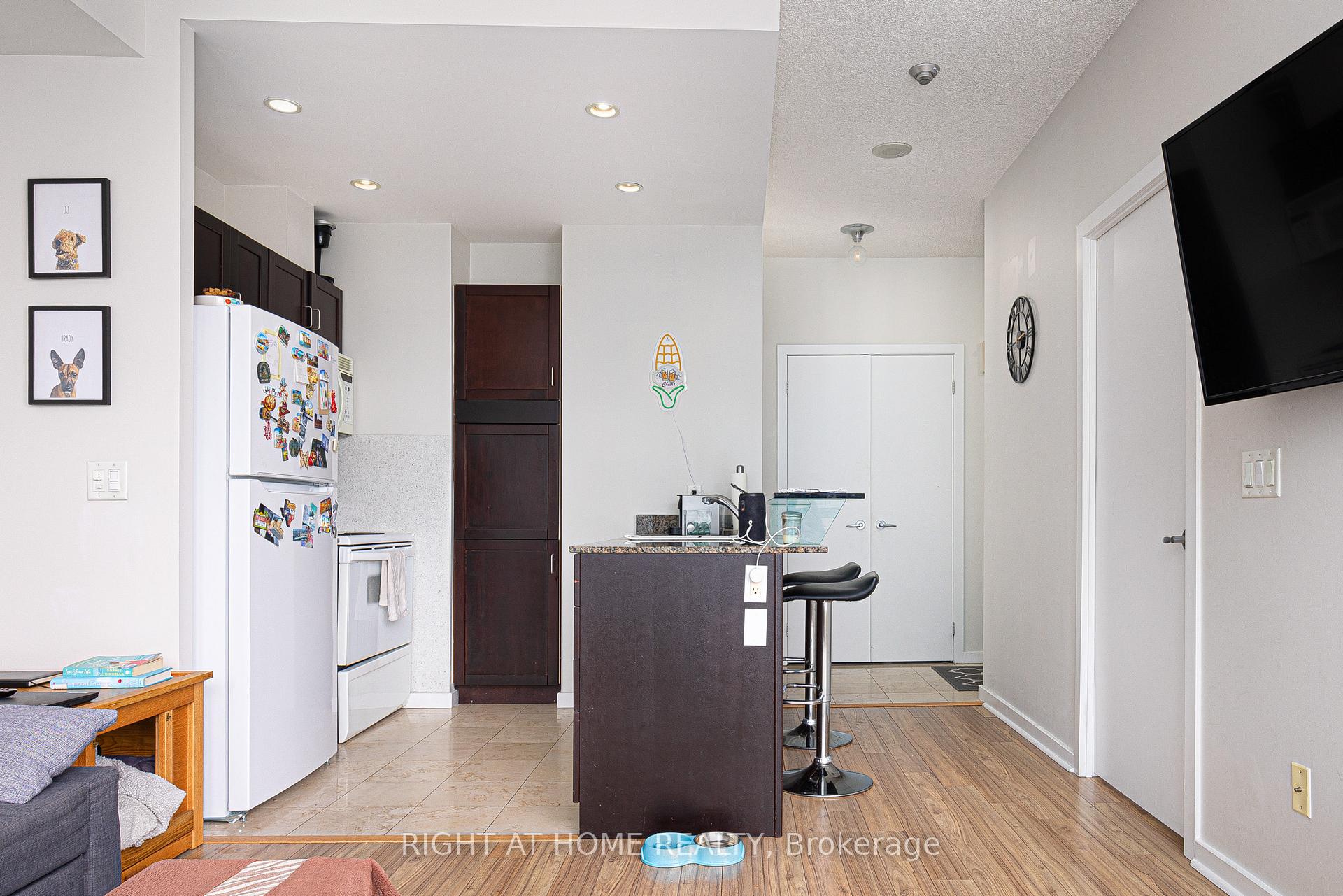Photo 3 of Unit 2113, 208 Queens Quay W, Toronto, Waterfront Communities — HOMEH