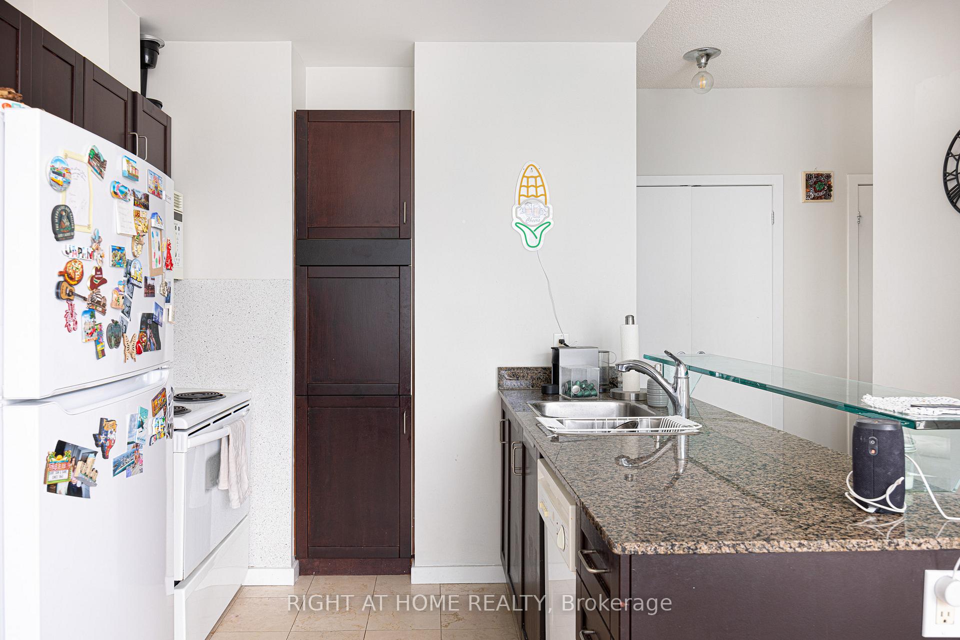 Photo 5 of Unit 2113, 208 Queens Quay W, Toronto, Waterfront Communities — HOMEH