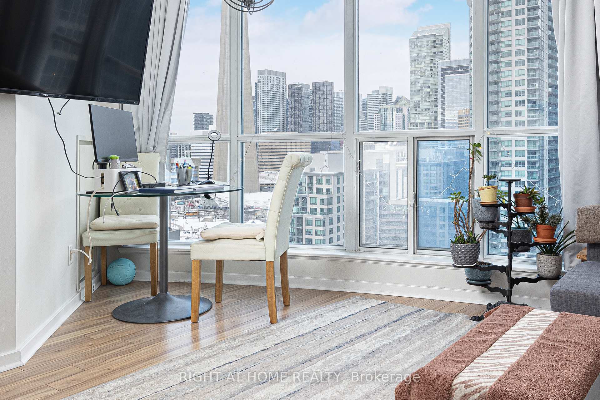 Photo 8 of Unit 2113, 208 Queens Quay W, Toronto, Waterfront Communities — HOMEH