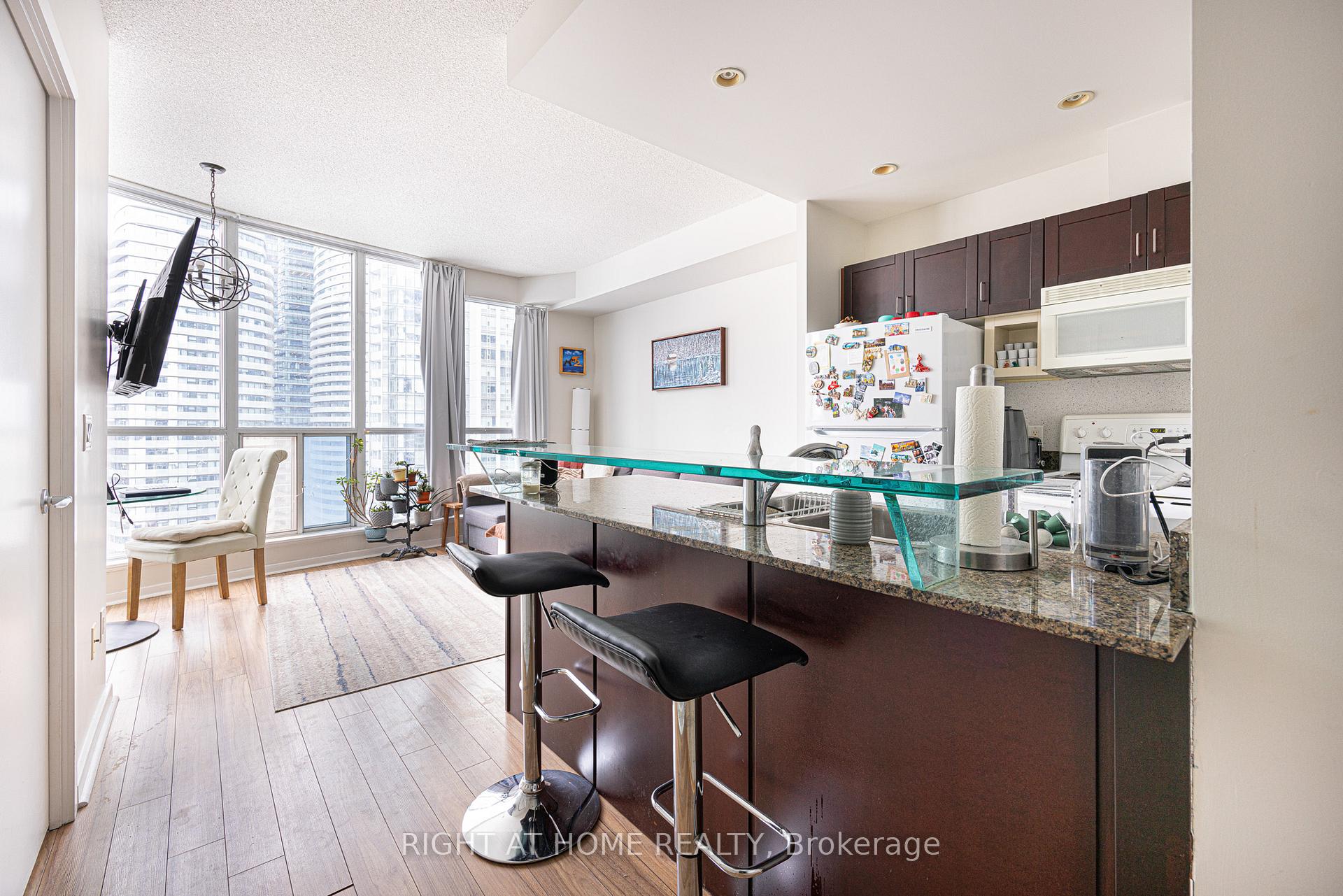 Photo 27 of Unit 2113, 208 Queens Quay W, Toronto, Waterfront Communities — HOMEH