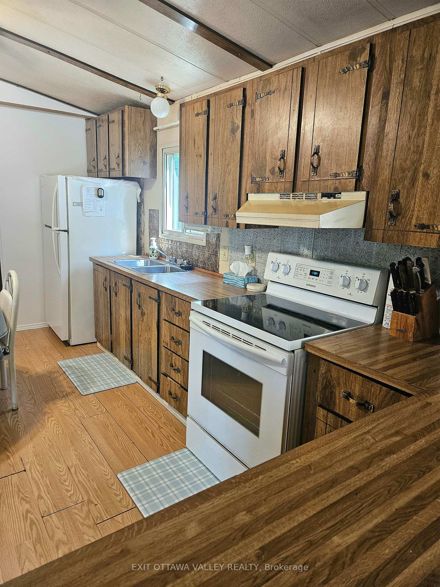 Photo 5 of 40496 17 Highway, Head, Clara and Maria, Head Twp — HOMEH