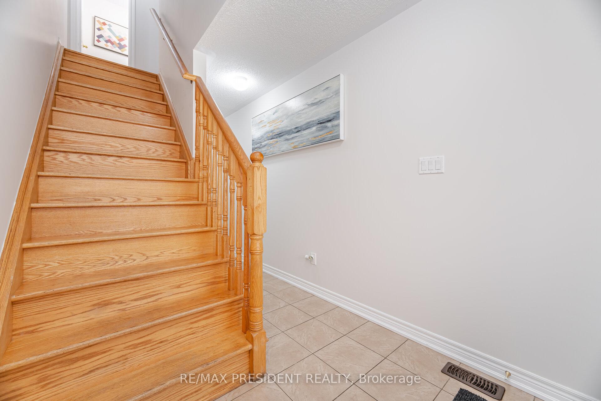 Photo 3 of 14 Tollgate Street, Brampton, Heart Lake East — HOMEH