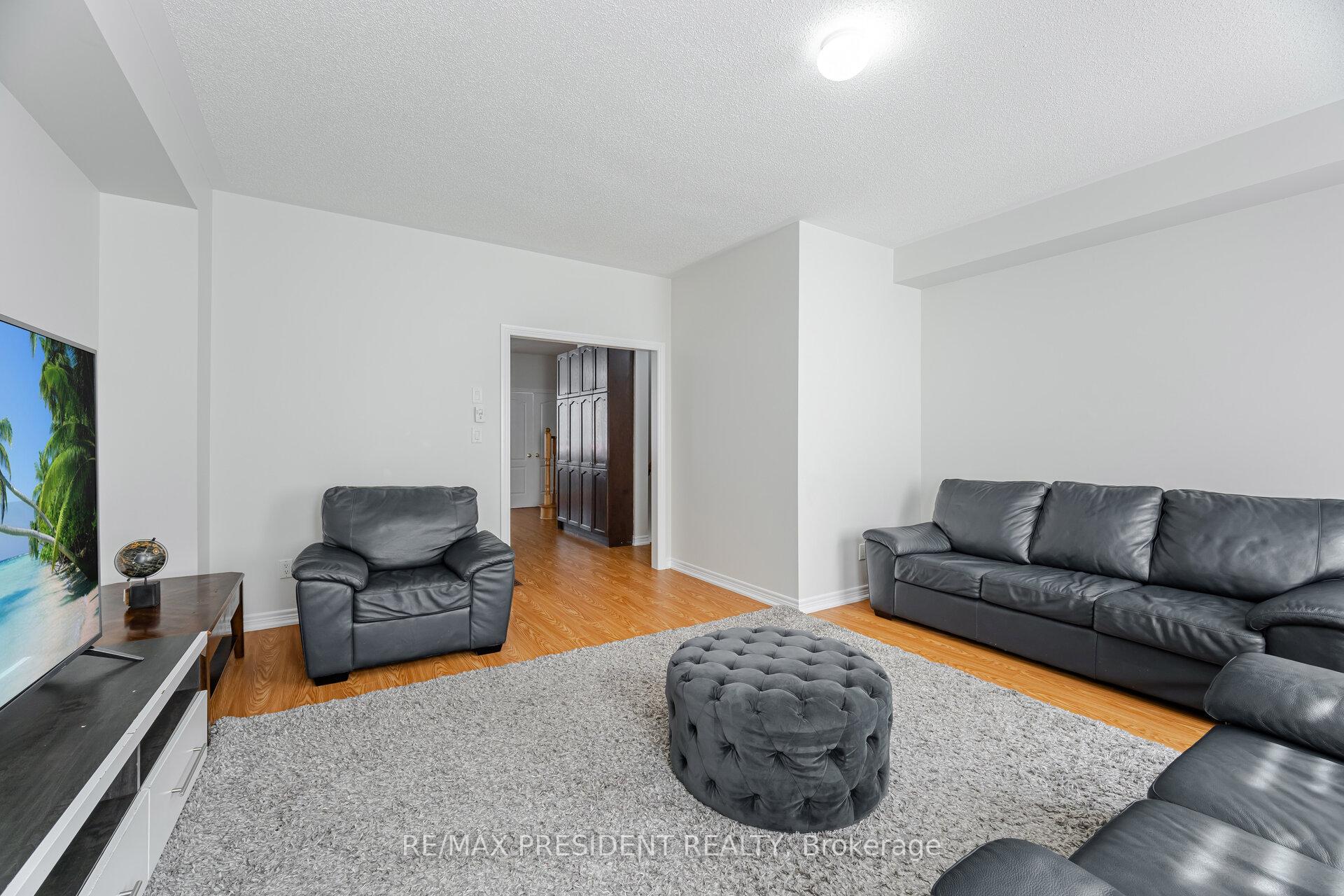 Photo 4 of 14 Tollgate Street, Brampton, Heart Lake East — HOMEH