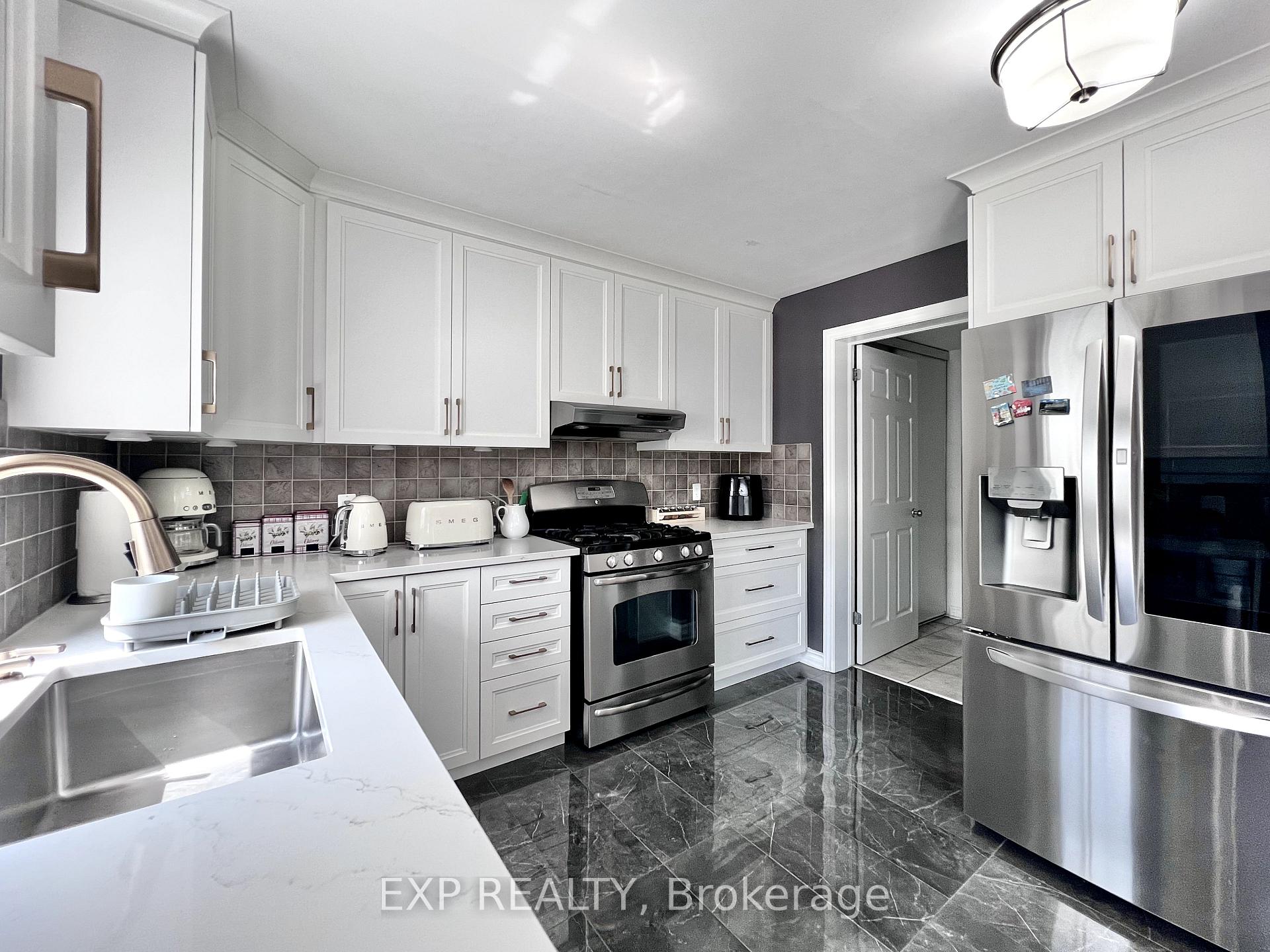 Photo 19 of 700 Beatrice Drive, Ottawa, Barrhaven - Strandherd — HOMEH
