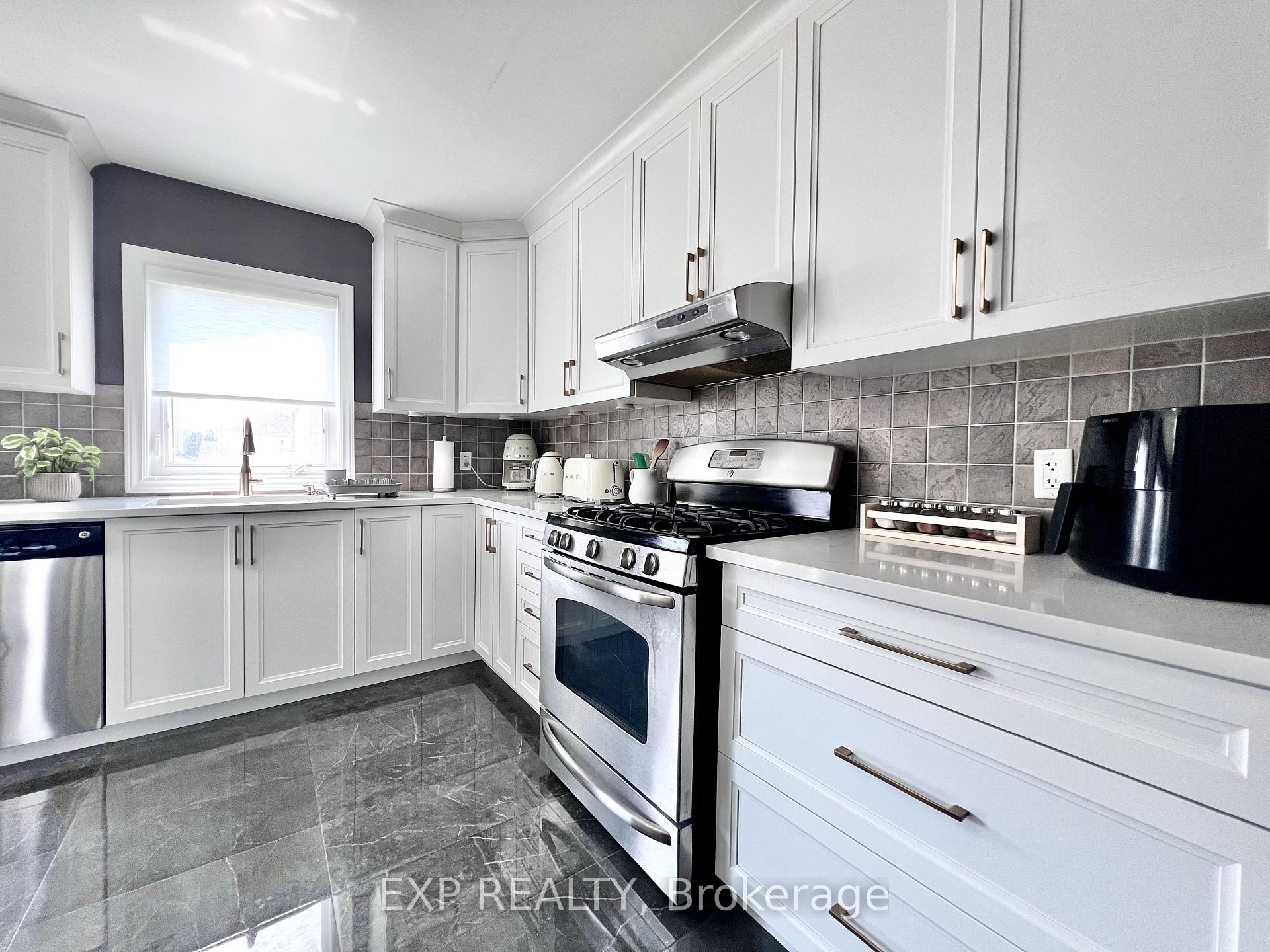 Photo 20 of 700 Beatrice Drive, Ottawa, Barrhaven - Strandherd — HOMEH