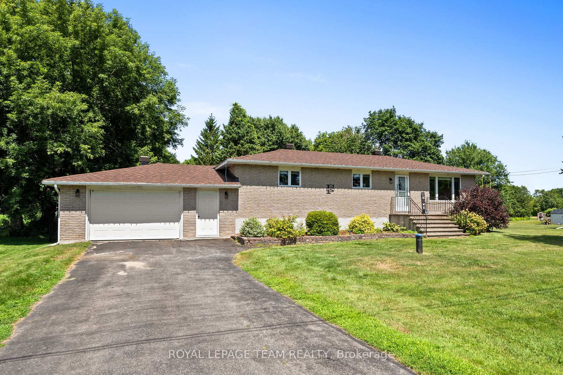 Photo 2 of 29 Elizabeth Street, Edwardsburgh/Cardinal, Edwardsburgh/Cardinal Twp — HOMEH