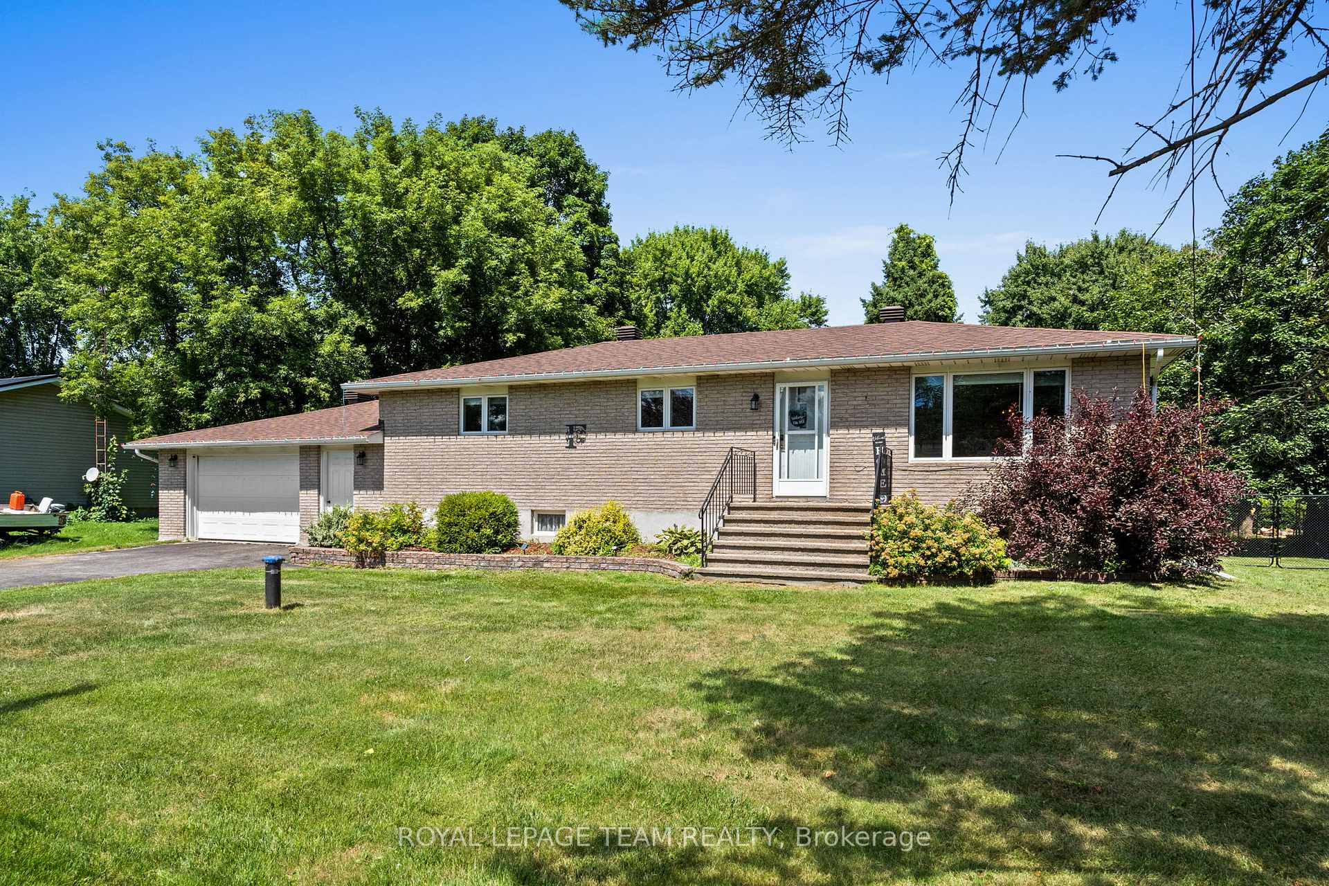 Photo 3 of 29 Elizabeth Street, Edwardsburgh/Cardinal, Edwardsburgh/Cardinal Twp — HOMEH