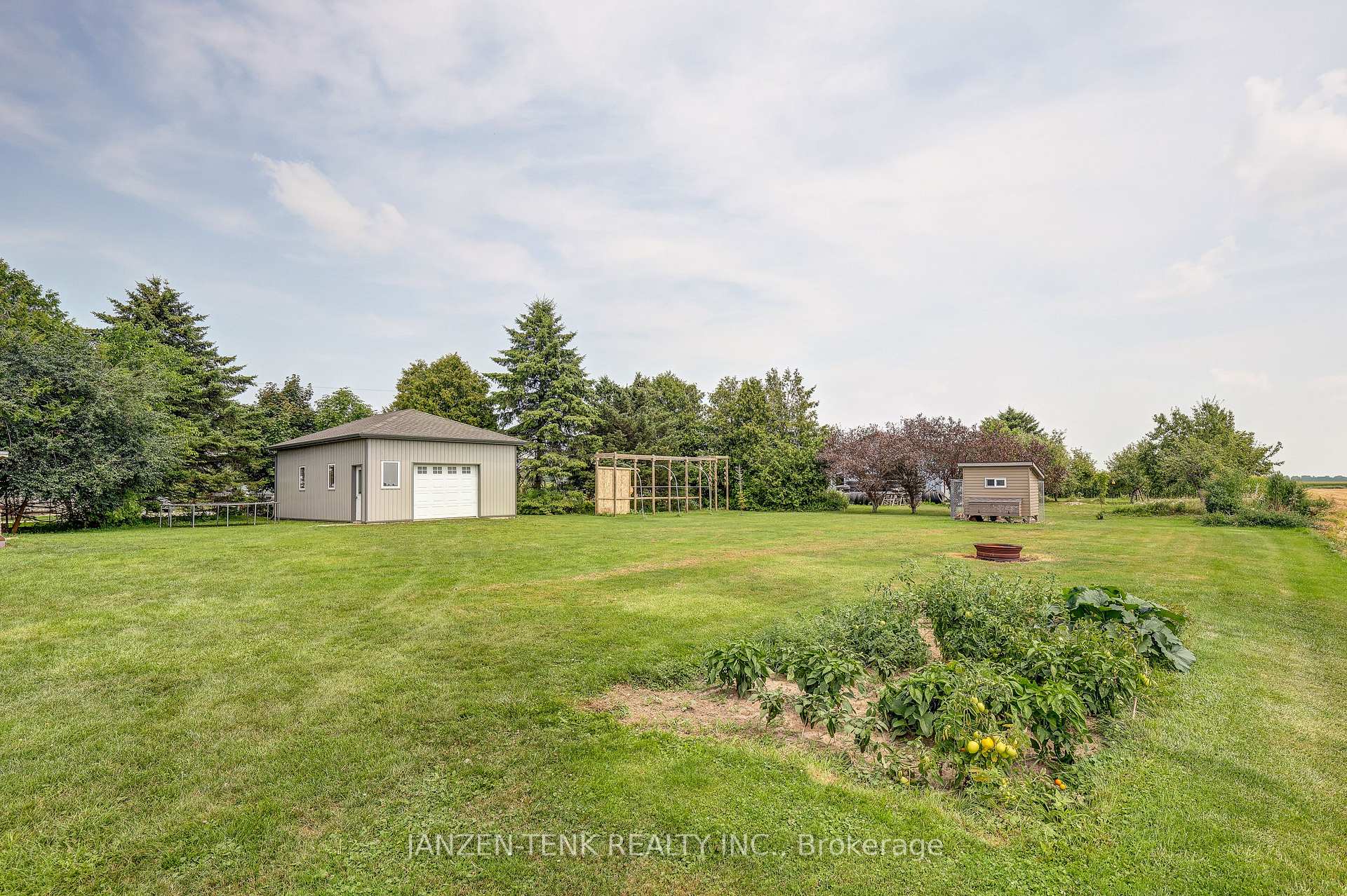 Photo 5 of 10408 Rogers Road, Malahide, Rural Malahide — HOMEH