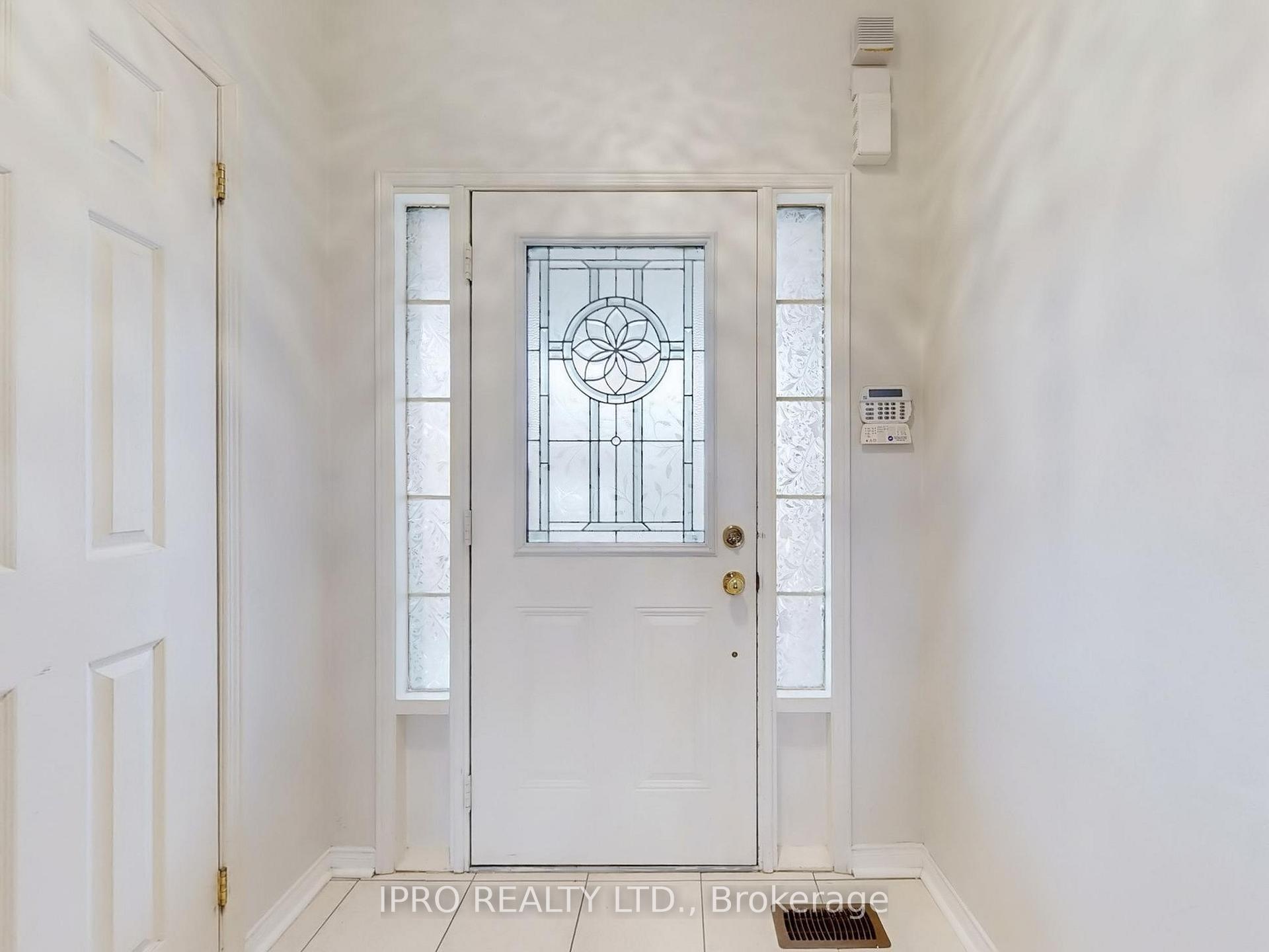 Photo 4 of 41 Michaelman Road, Ajax, South East — HOMEH