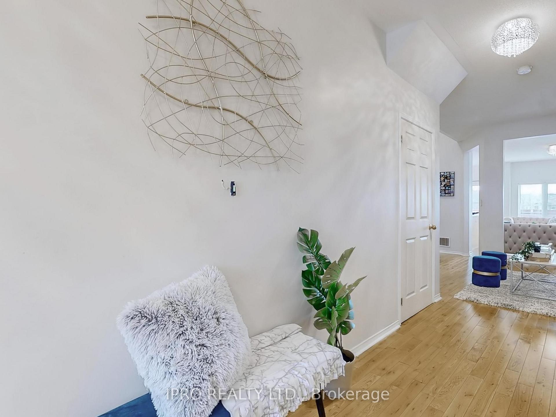 Photo 6 of 41 Michaelman Road, Ajax, South East — HOMEH