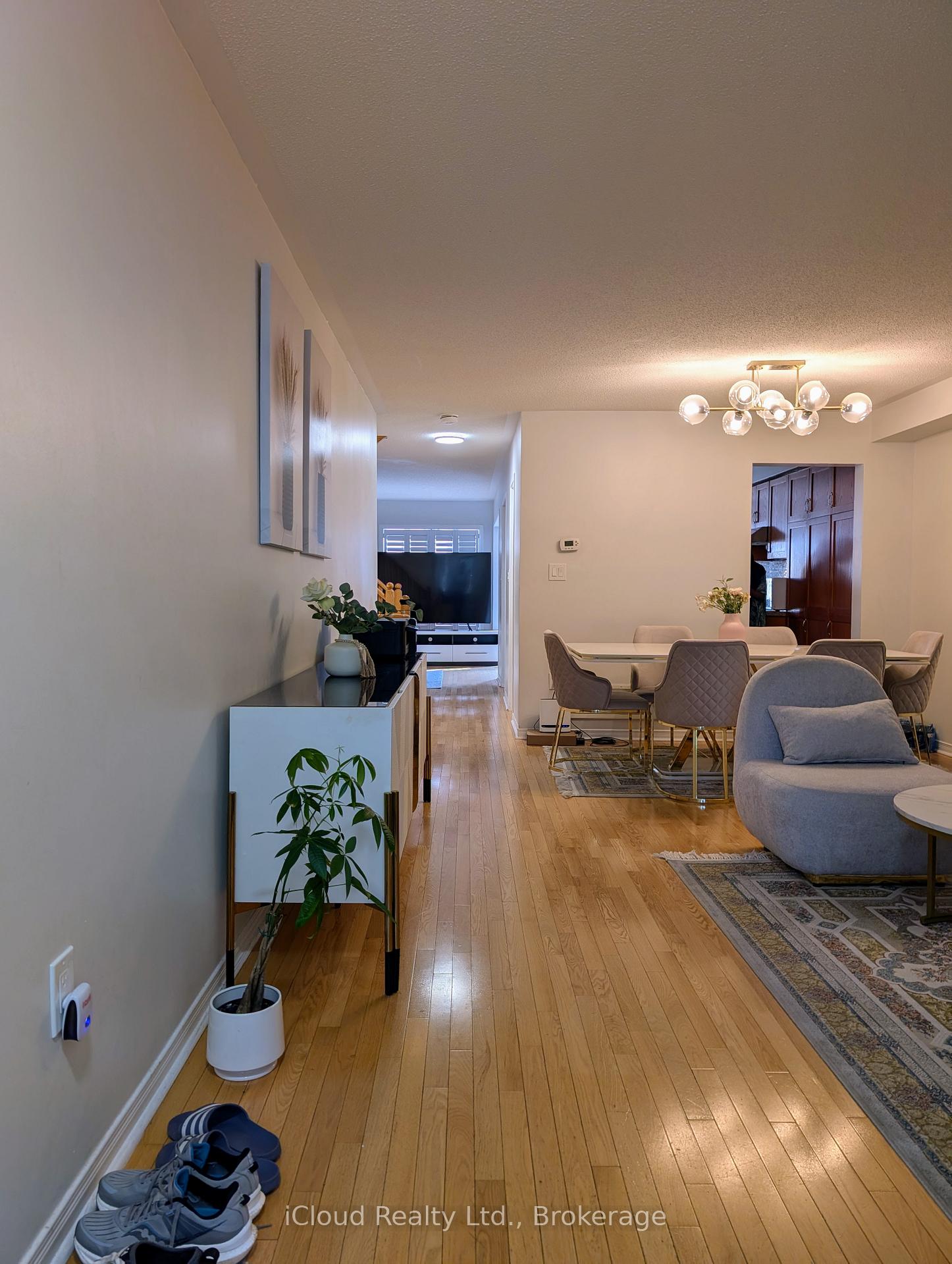 Photo 4 of 10 Polar Bear Place E, Brampton, Sandringham-Wellington — HOMEH