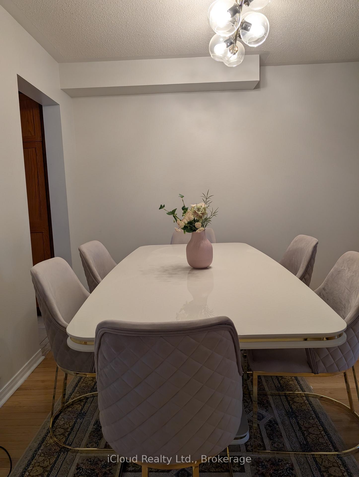 Photo 11 of 10 Polar Bear Place E, Brampton, Sandringham-Wellington — HOMEH