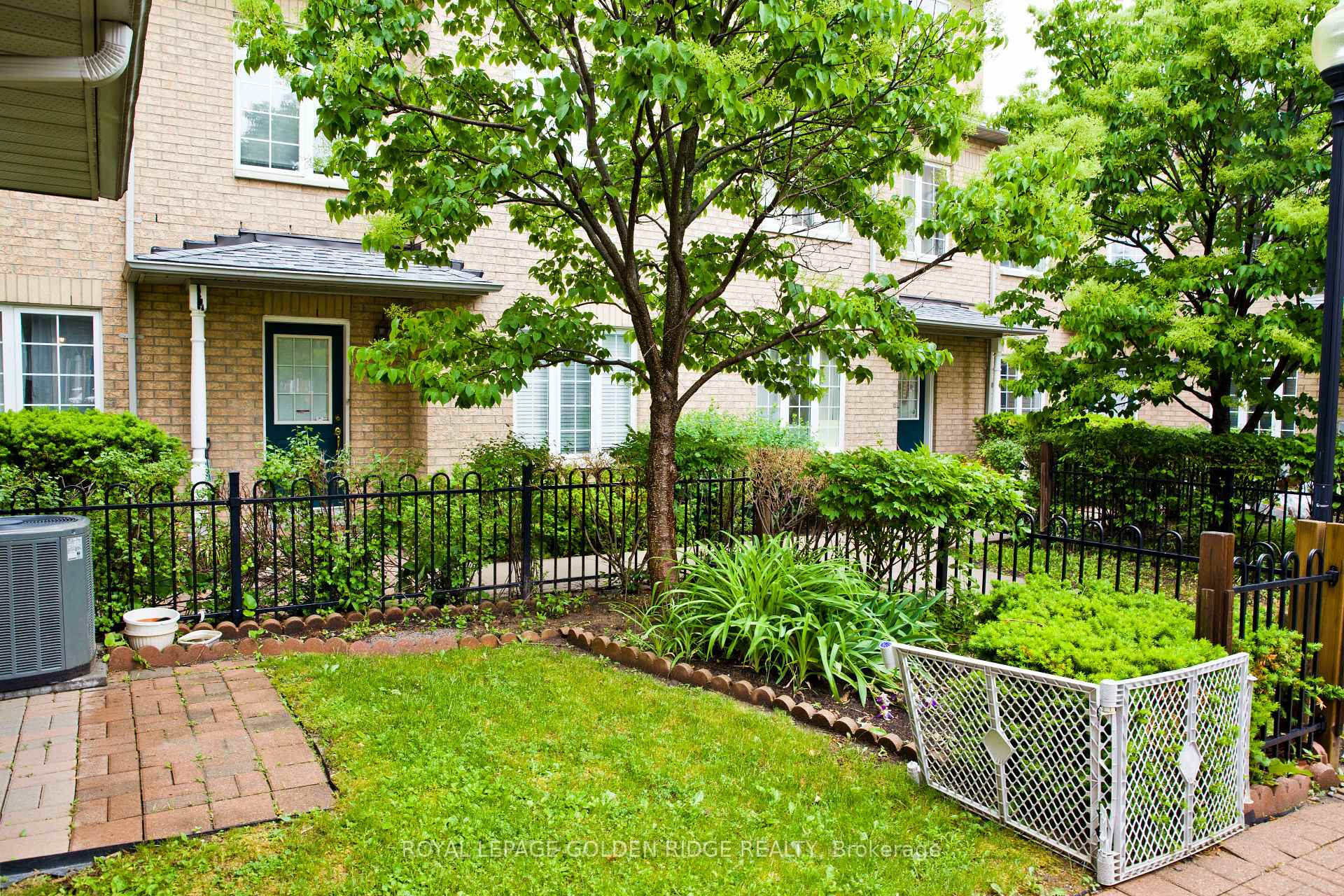 Photo 2 of Unit 7, 14 St. Moritz Way, Markham, Unionville — HOMEH