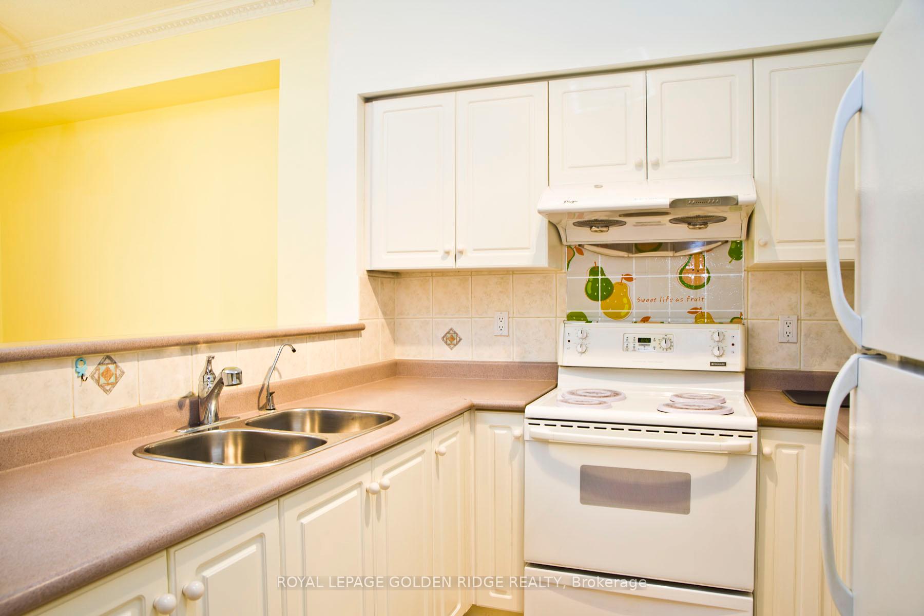 Photo 3 of Unit 7, 14 St. Moritz Way, Markham, Unionville — HOMEH