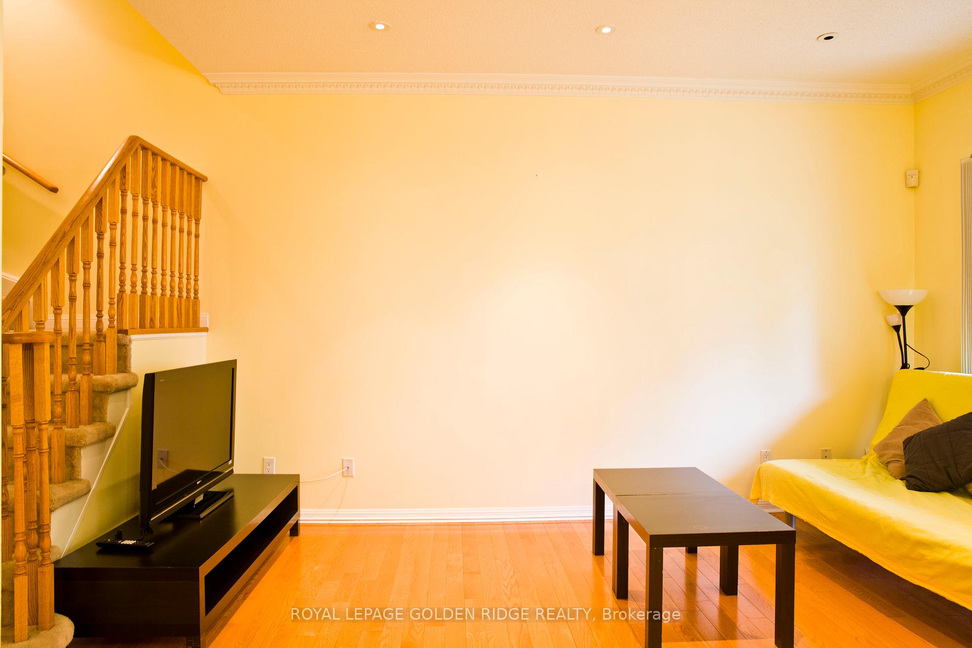 Photo 5 of Unit 7, 14 St. Moritz Way, Markham, Unionville — HOMEH