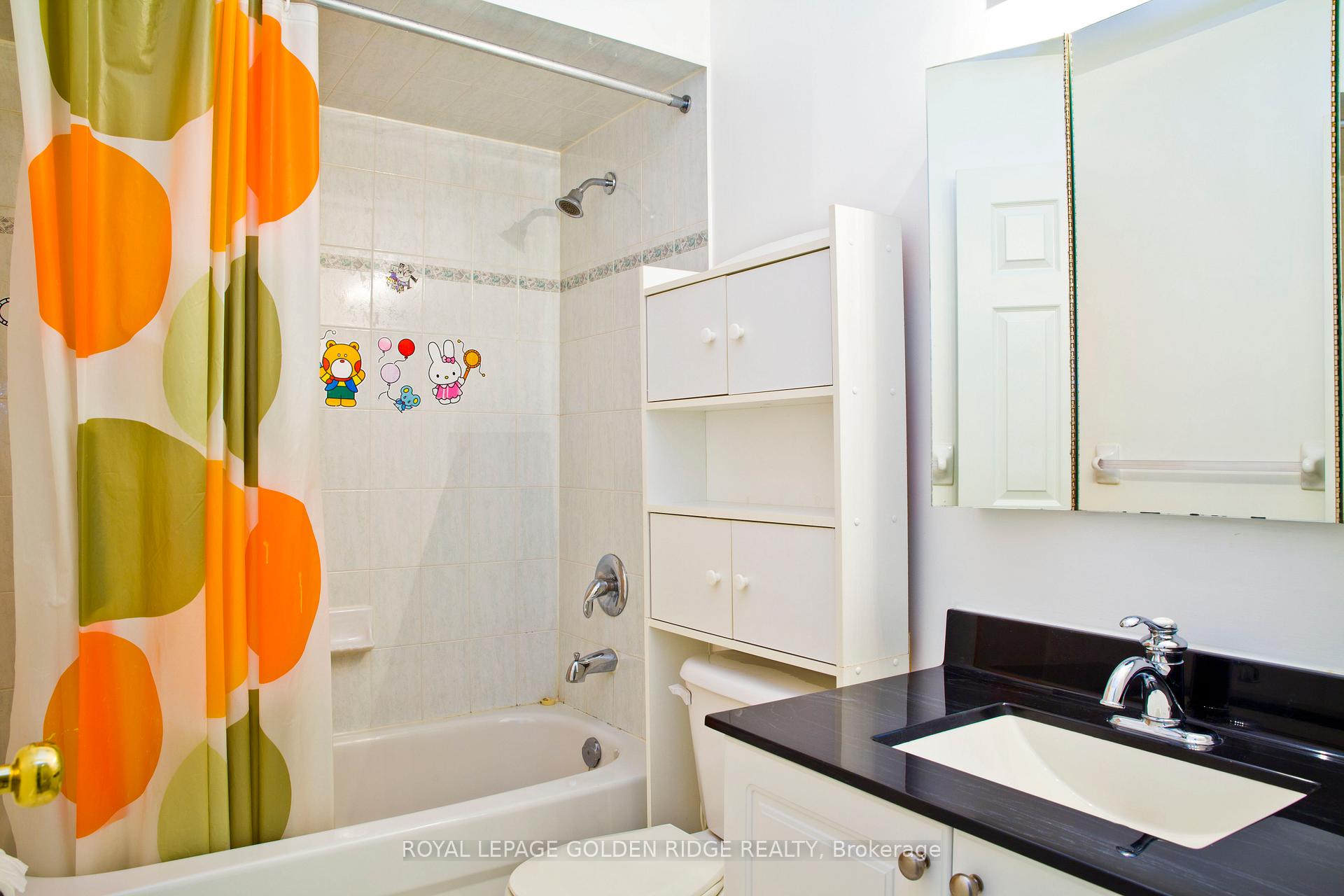 Photo 6 of Unit 7, 14 St. Moritz Way, Markham, Unionville — HOMEH