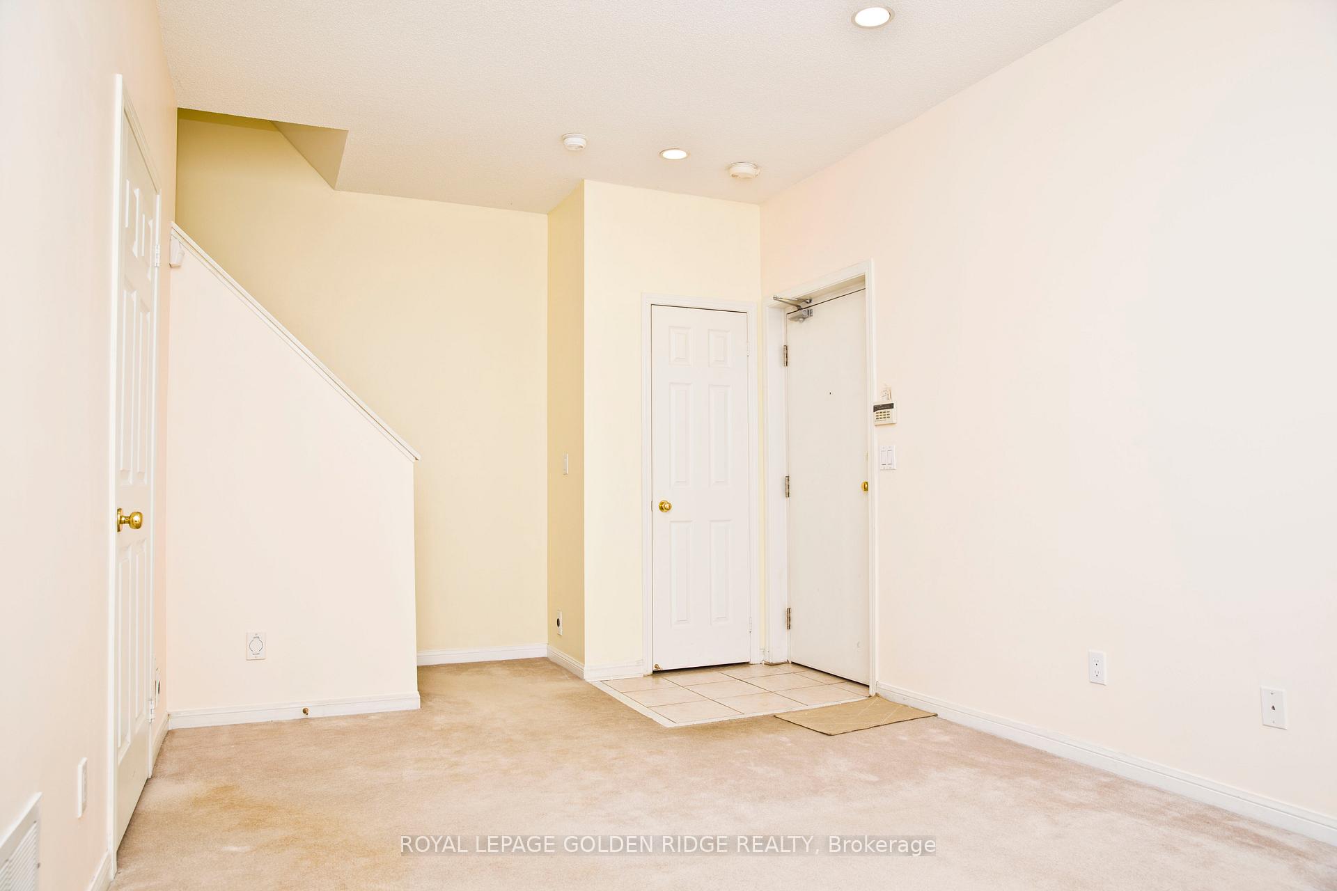Photo 13 of Unit 7, 14 St. Moritz Way, Markham, Unionville — HOMEH
