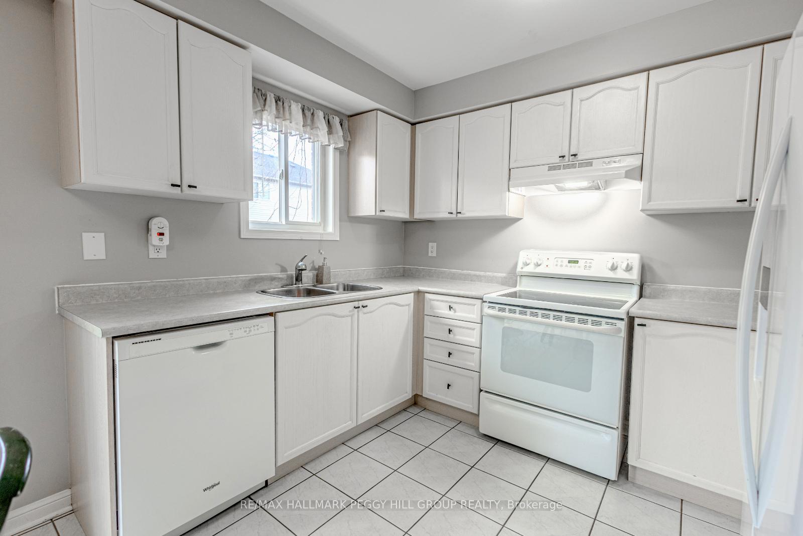 Photo 3 of 71 Pringle Drive, Barrie, Edgehill Drive — HOMEH