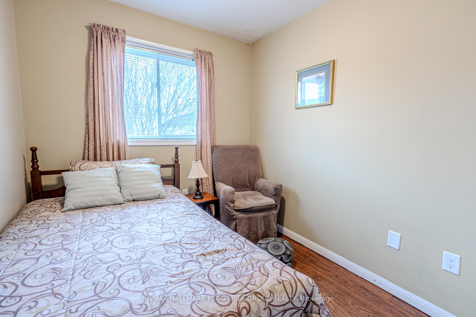 Photo 8 of 71 Pringle Drive, Barrie, Edgehill Drive — HOMEH