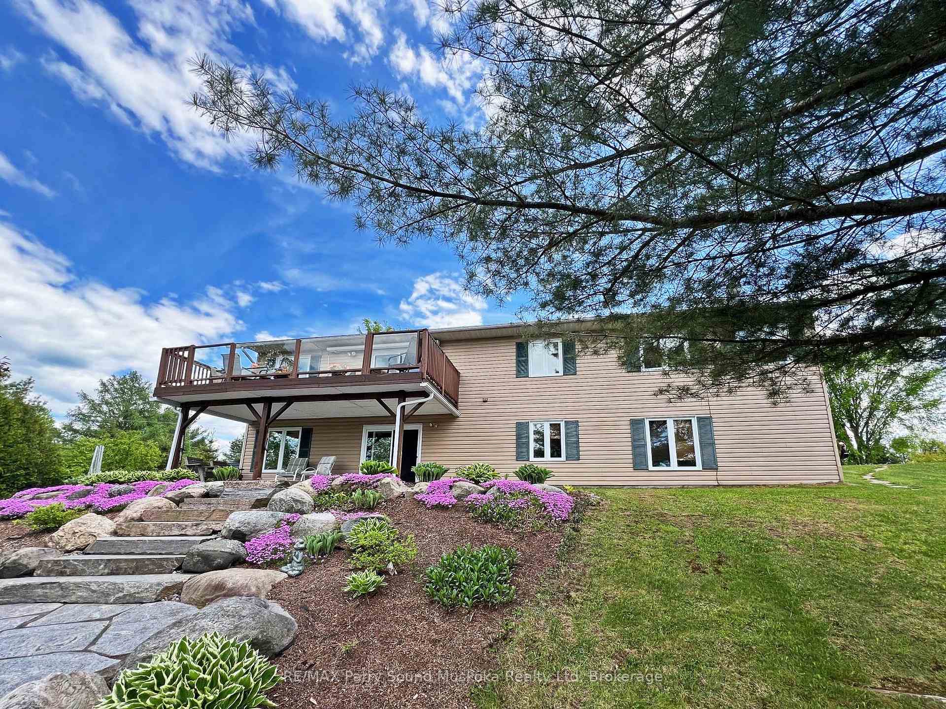 Photo 2 of 17 Martha Drive, McKellar — HOMEH