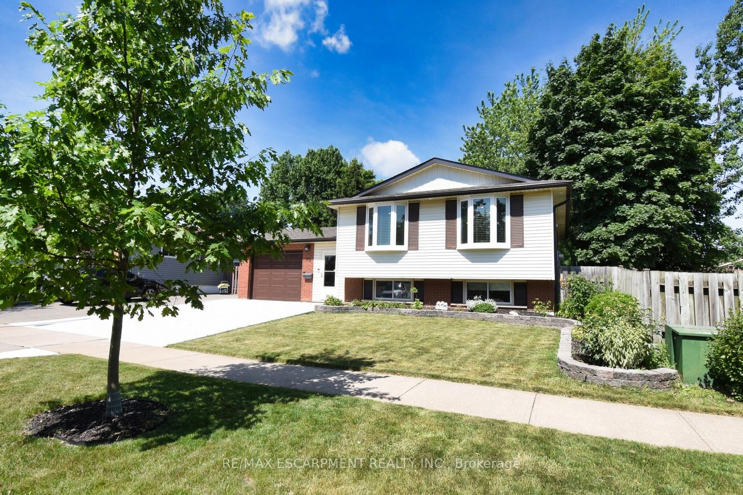 Front of 59 Yorkdale Crescent
