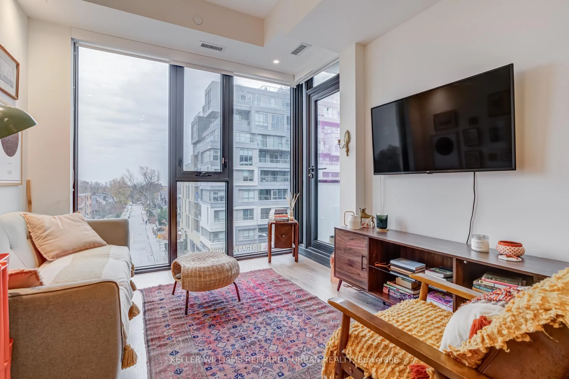 Front of Unit 609, 840 St Clair Avenue W
