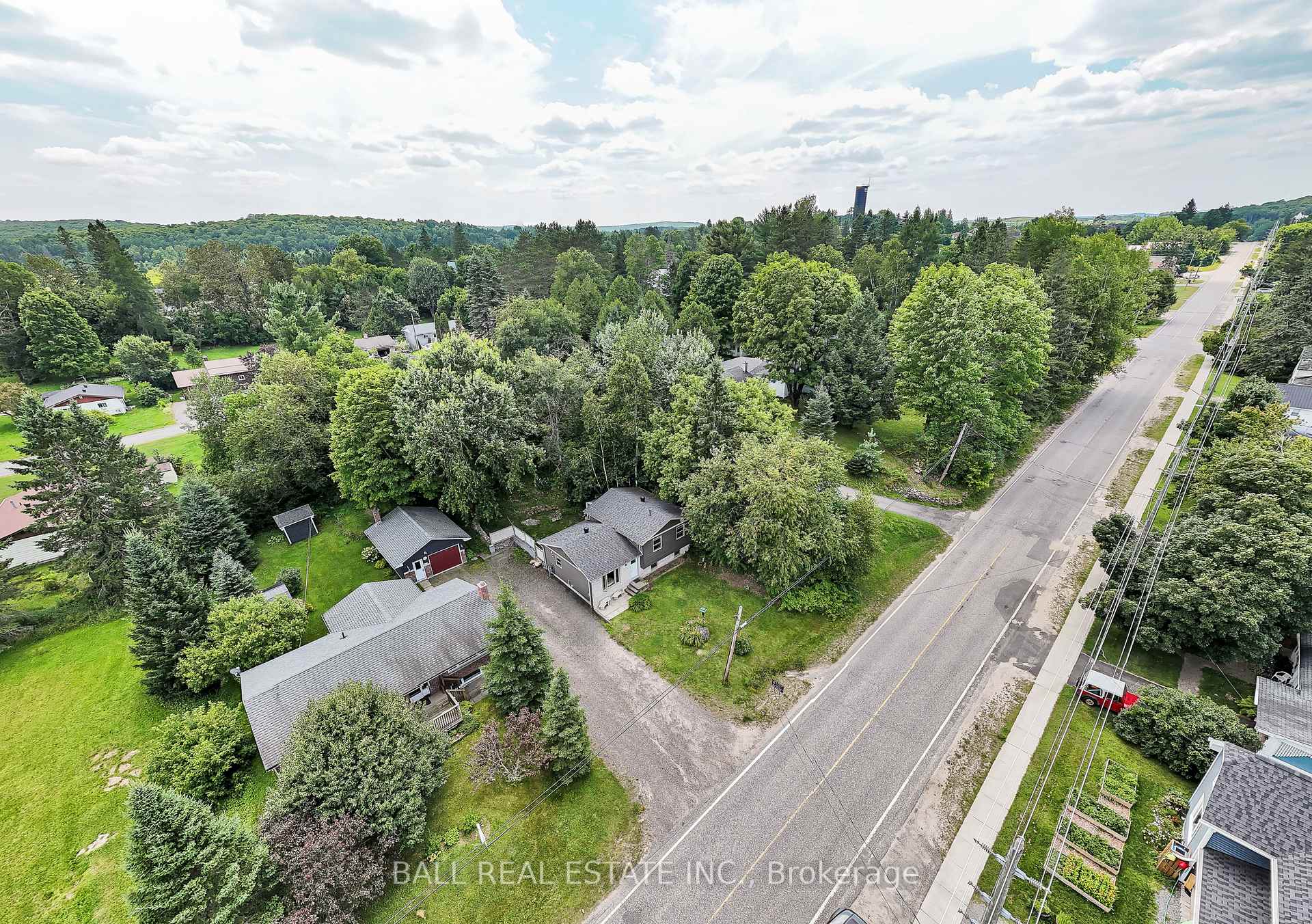 Photo 2 of 230 Yonge Street, Burk's Falls — HOMEH