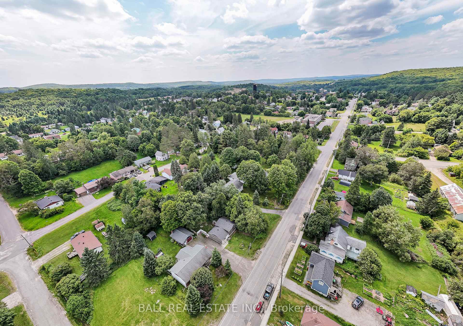 Photo 3 of 230 Yonge Street, Burk's Falls — HOMEH