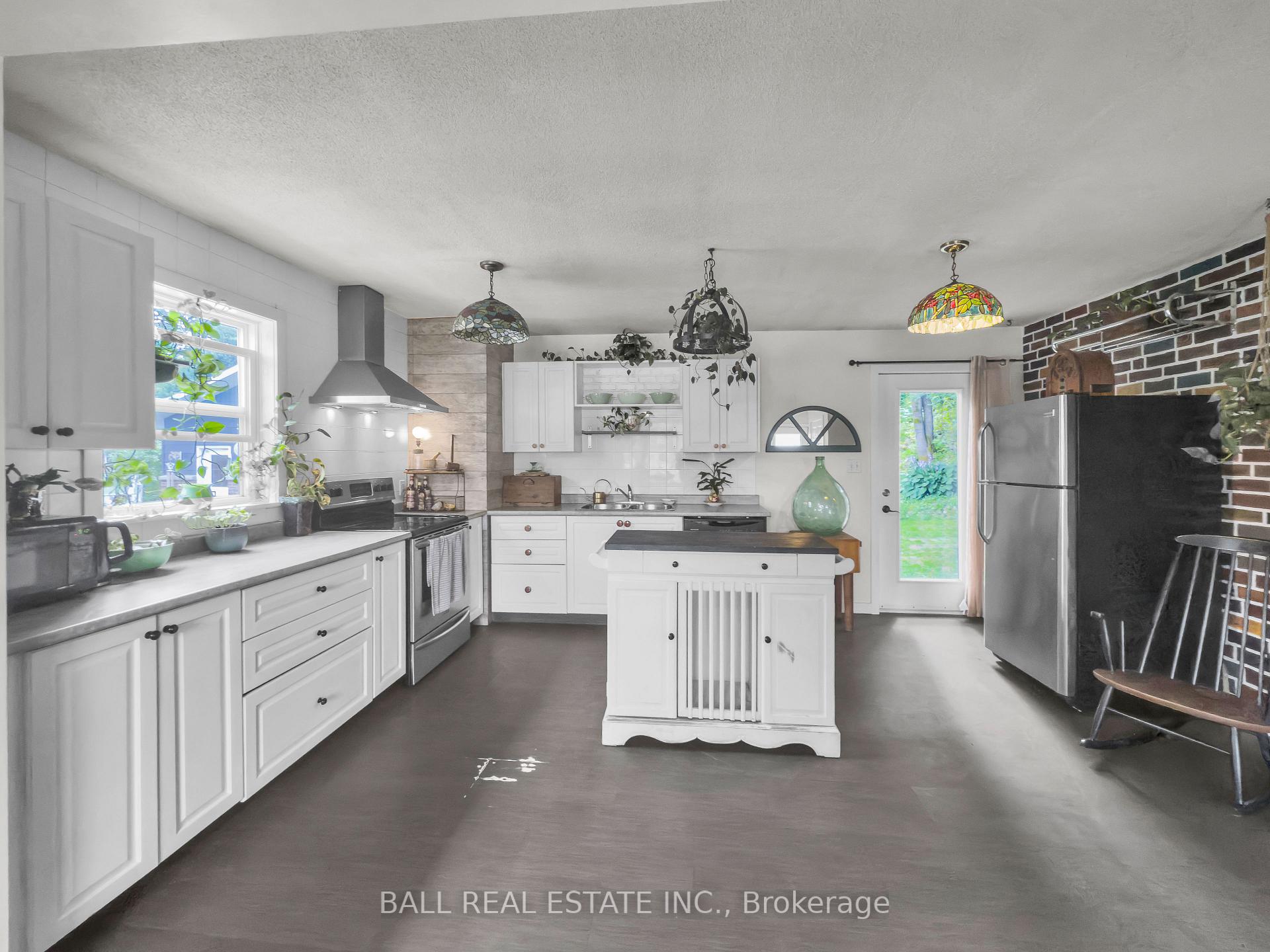 Photo 6 of 230 Yonge Street, Burk's Falls — HOMEH
