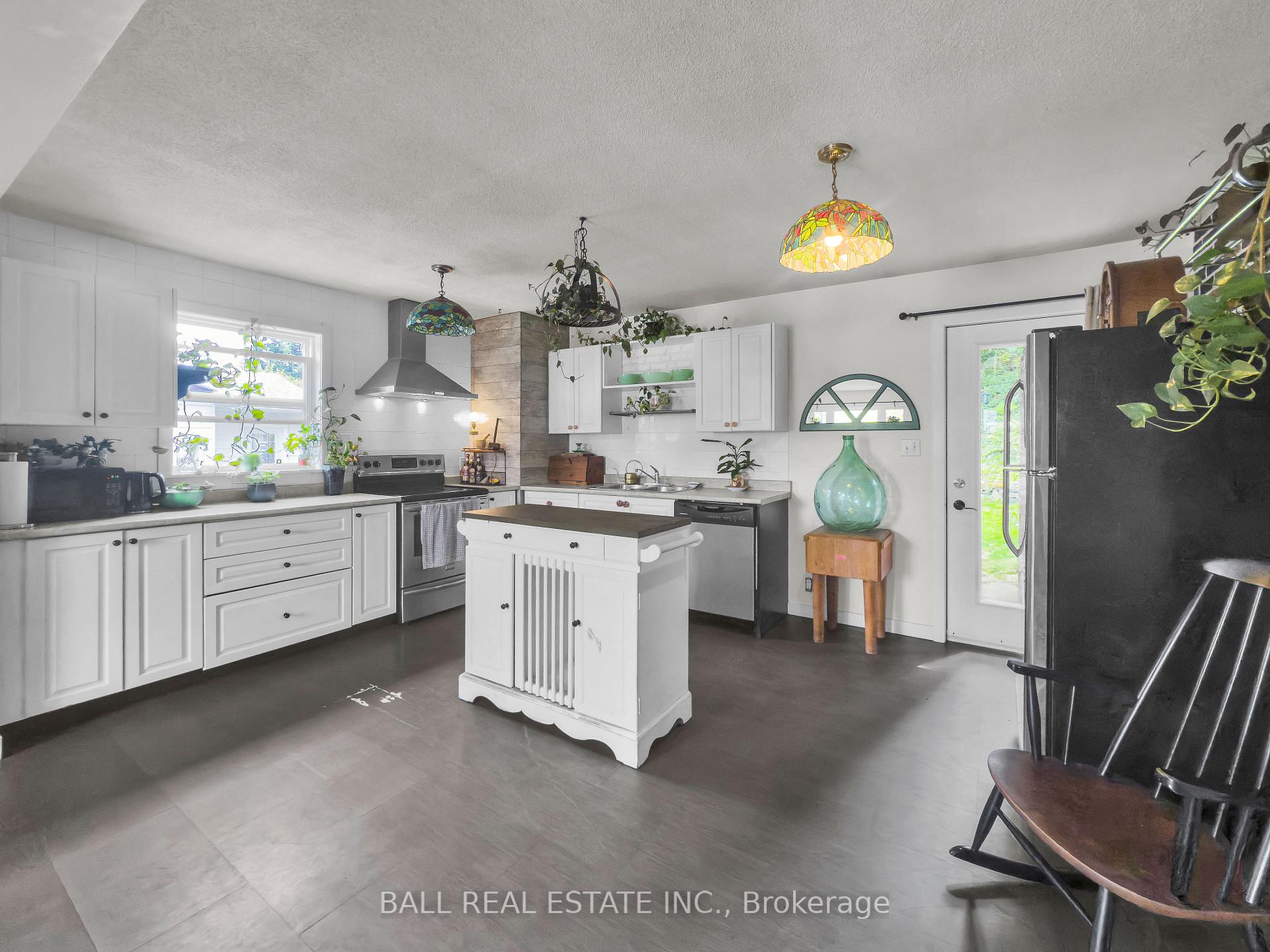 Photo 7 of 230 Yonge Street, Burk's Falls — HOMEH