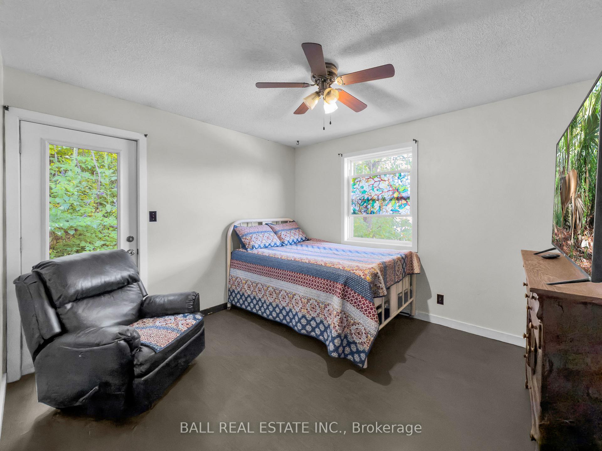 Photo 12 of 230 Yonge Street, Burk's Falls — HOMEH