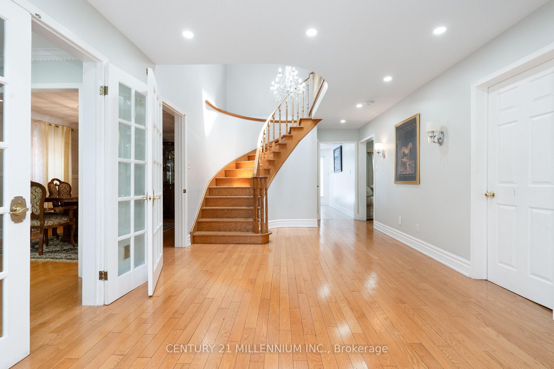 Photo 4 of 29 Mossbank Drive, Brampton, Fletcher's Creek South — HOMEH