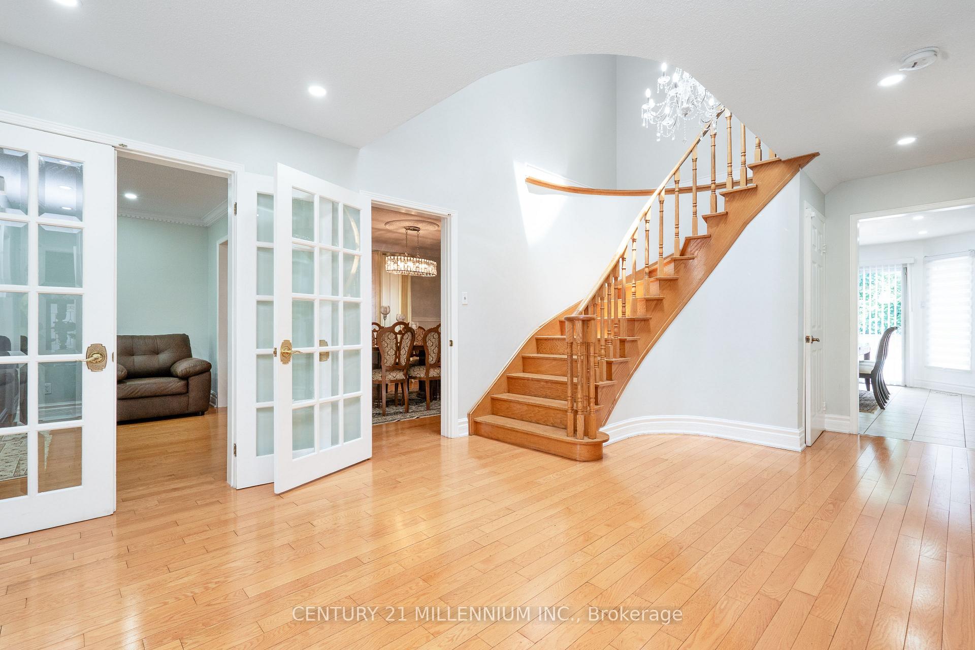 Photo 2 of 29 Mossbank Drive, Brampton, Fletcher's Creek South — HOMEH