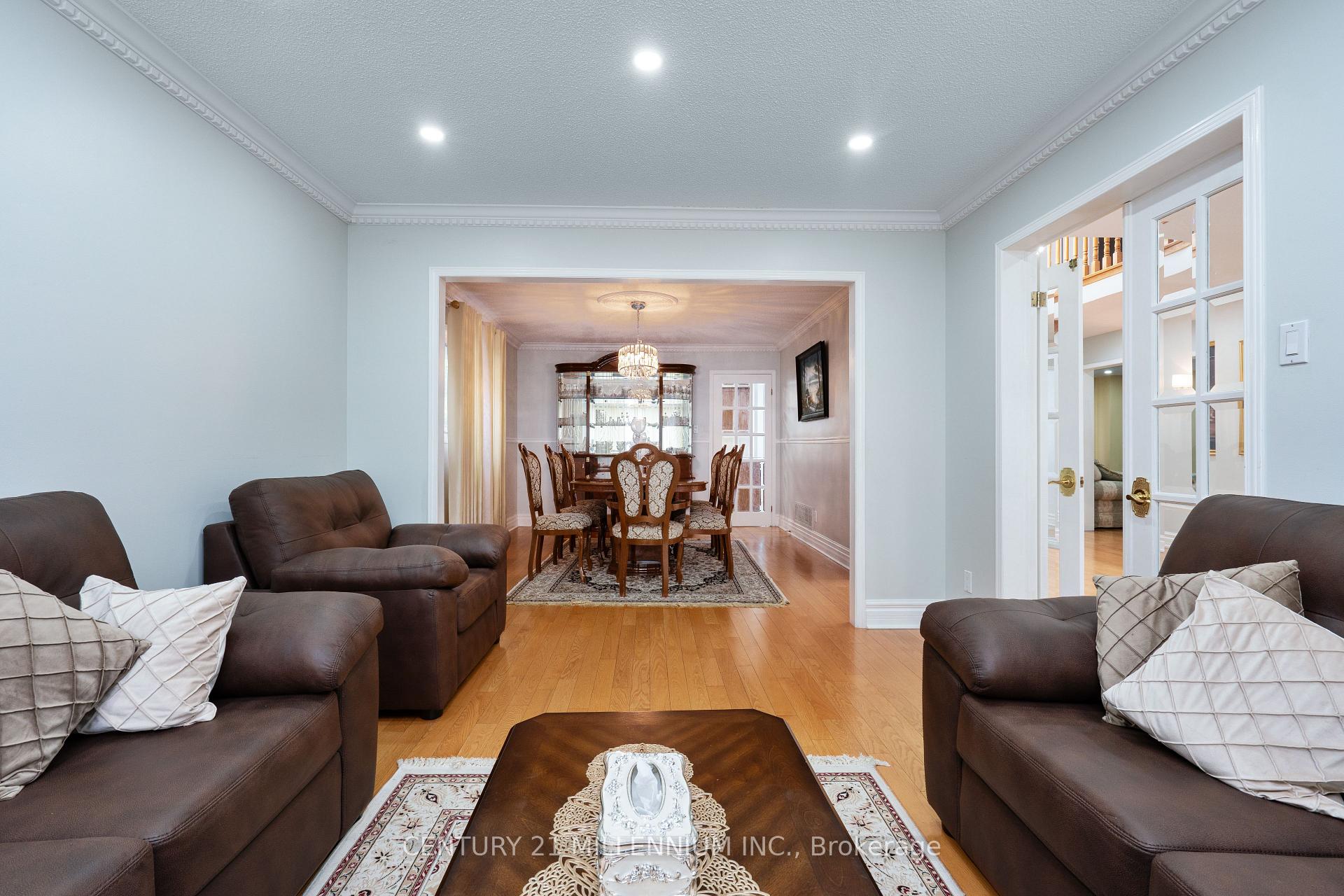 Photo 12 of 29 Mossbank Drive, Brampton, Fletcher's Creek South — HOMEH