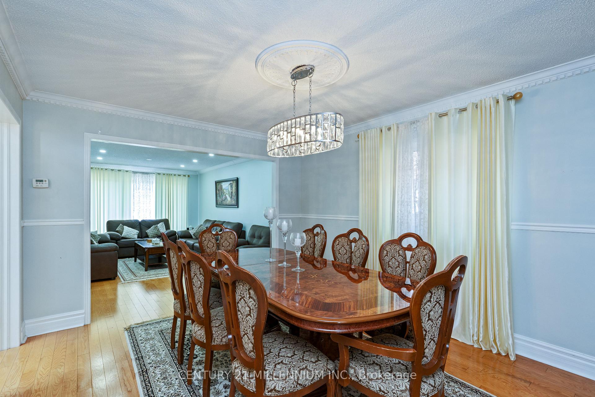 Photo 5 of 29 Mossbank Drive, Brampton, Fletcher's Creek South — HOMEH