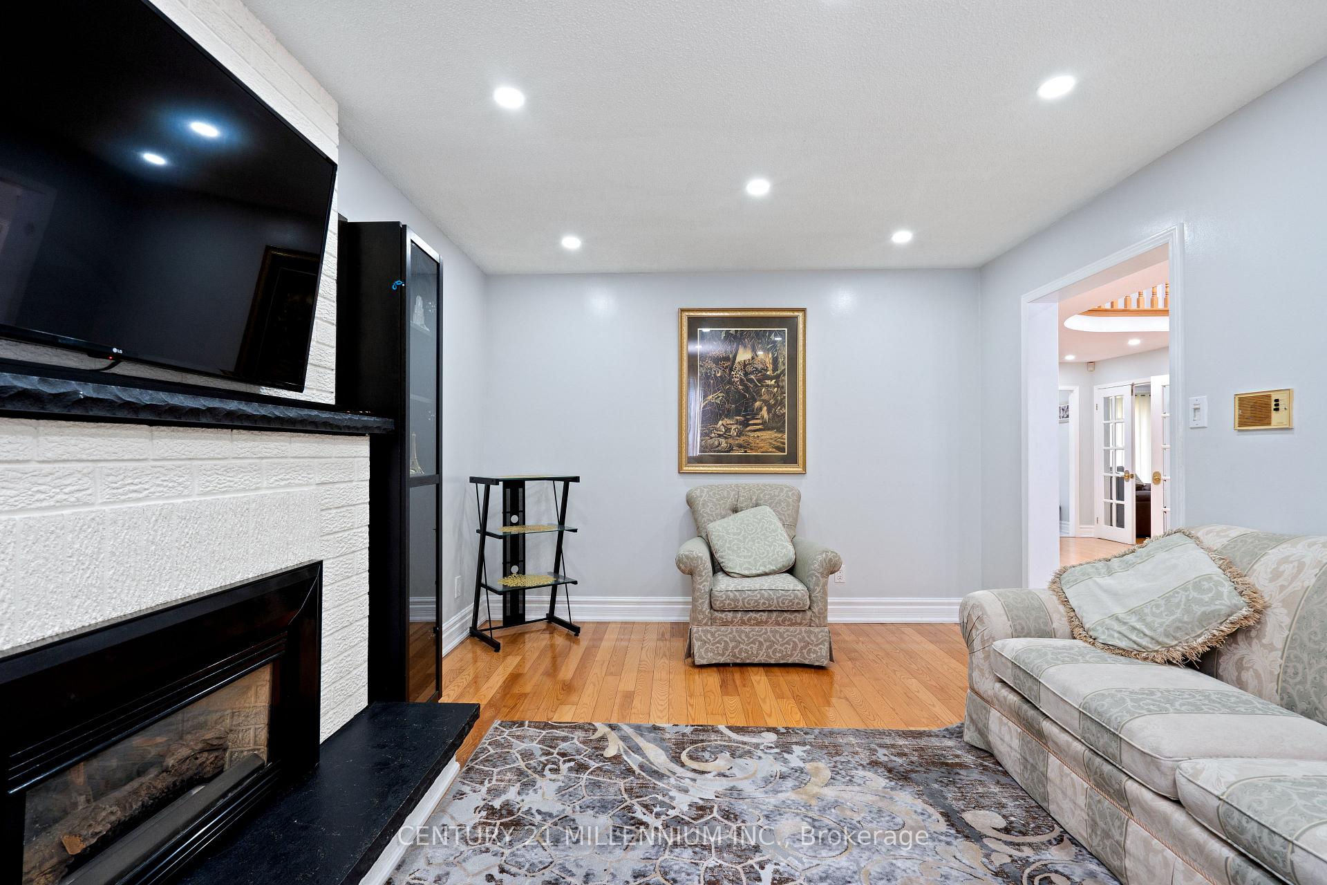 Photo 6 of 29 Mossbank Drive, Brampton, Fletcher's Creek South — HOMEH
