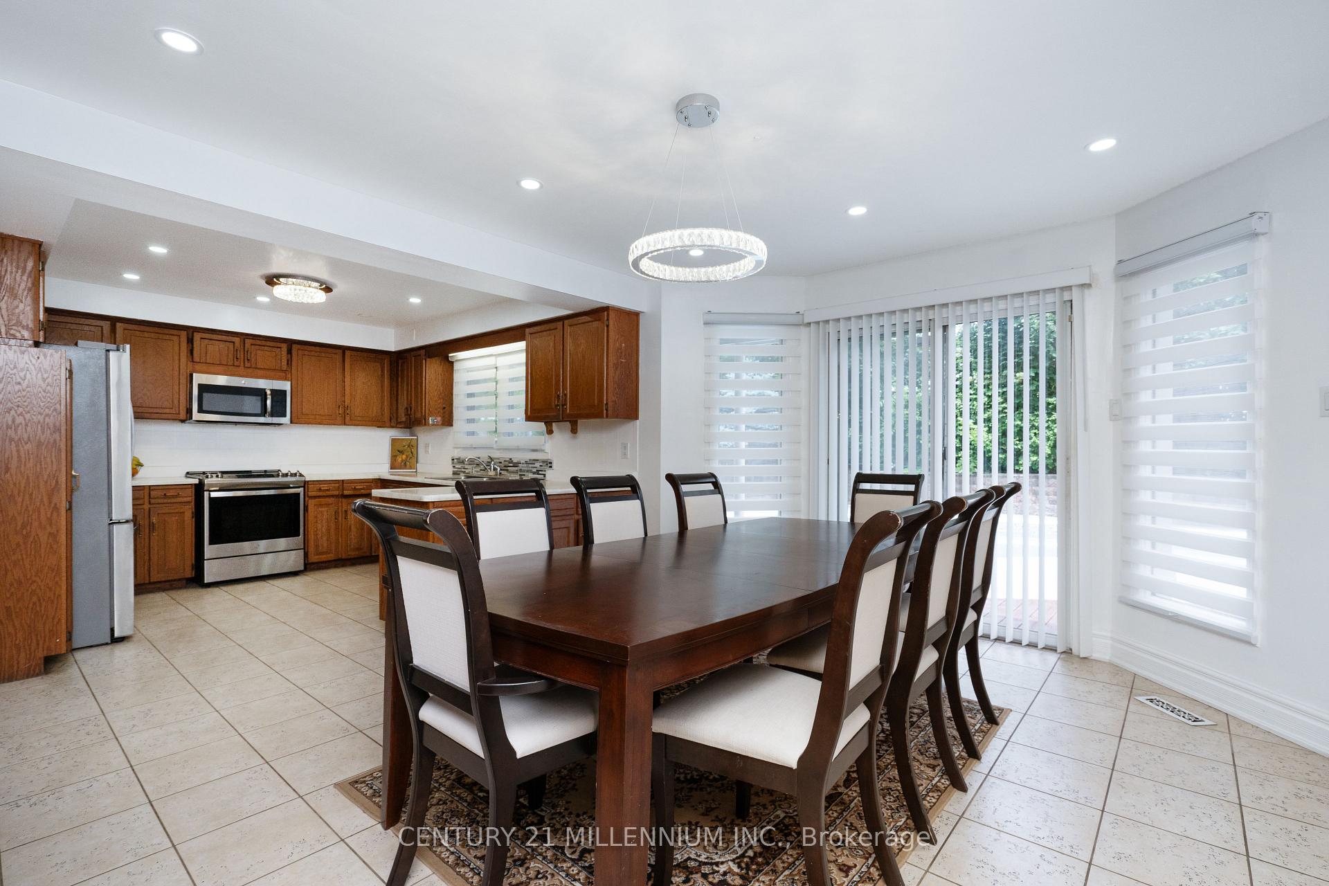 Photo 8 of 29 Mossbank Drive, Brampton, Fletcher's Creek South — HOMEH
