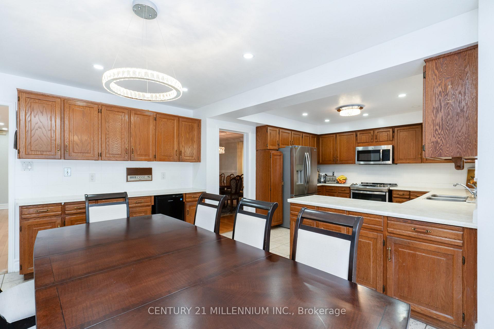 Photo 13 of 29 Mossbank Drive, Brampton, Fletcher's Creek South — HOMEH