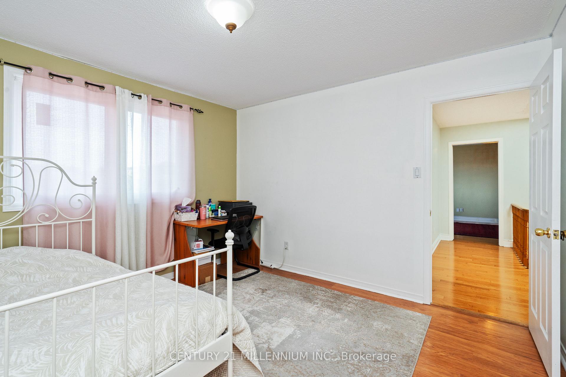 Photo 16 of 29 Mossbank Drive, Brampton, Fletcher's Creek South — HOMEH