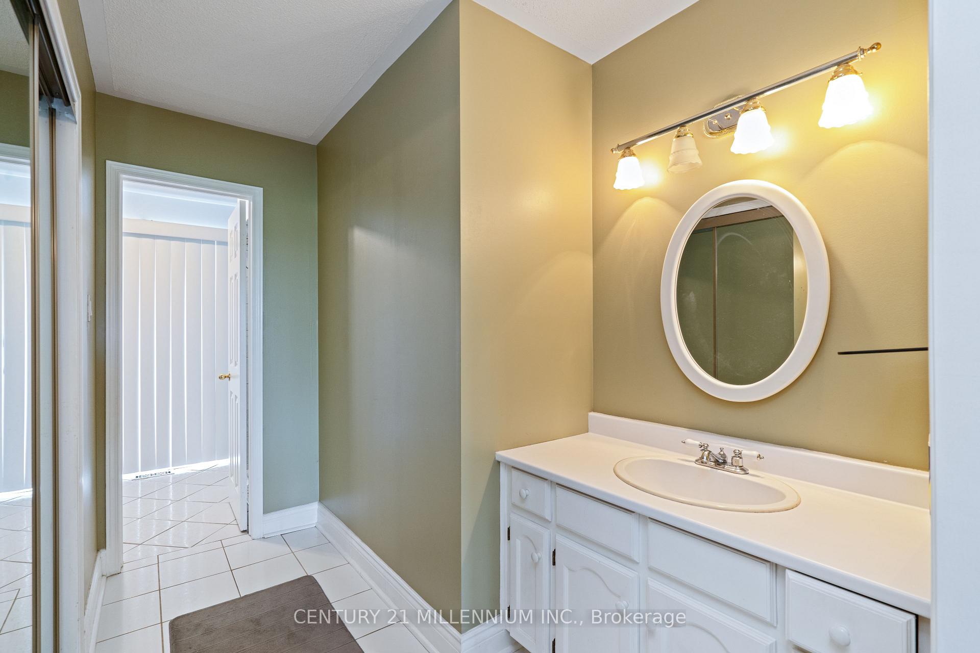 Photo 30 of 29 Mossbank Drive, Brampton, Fletcher's Creek South — HOMEH