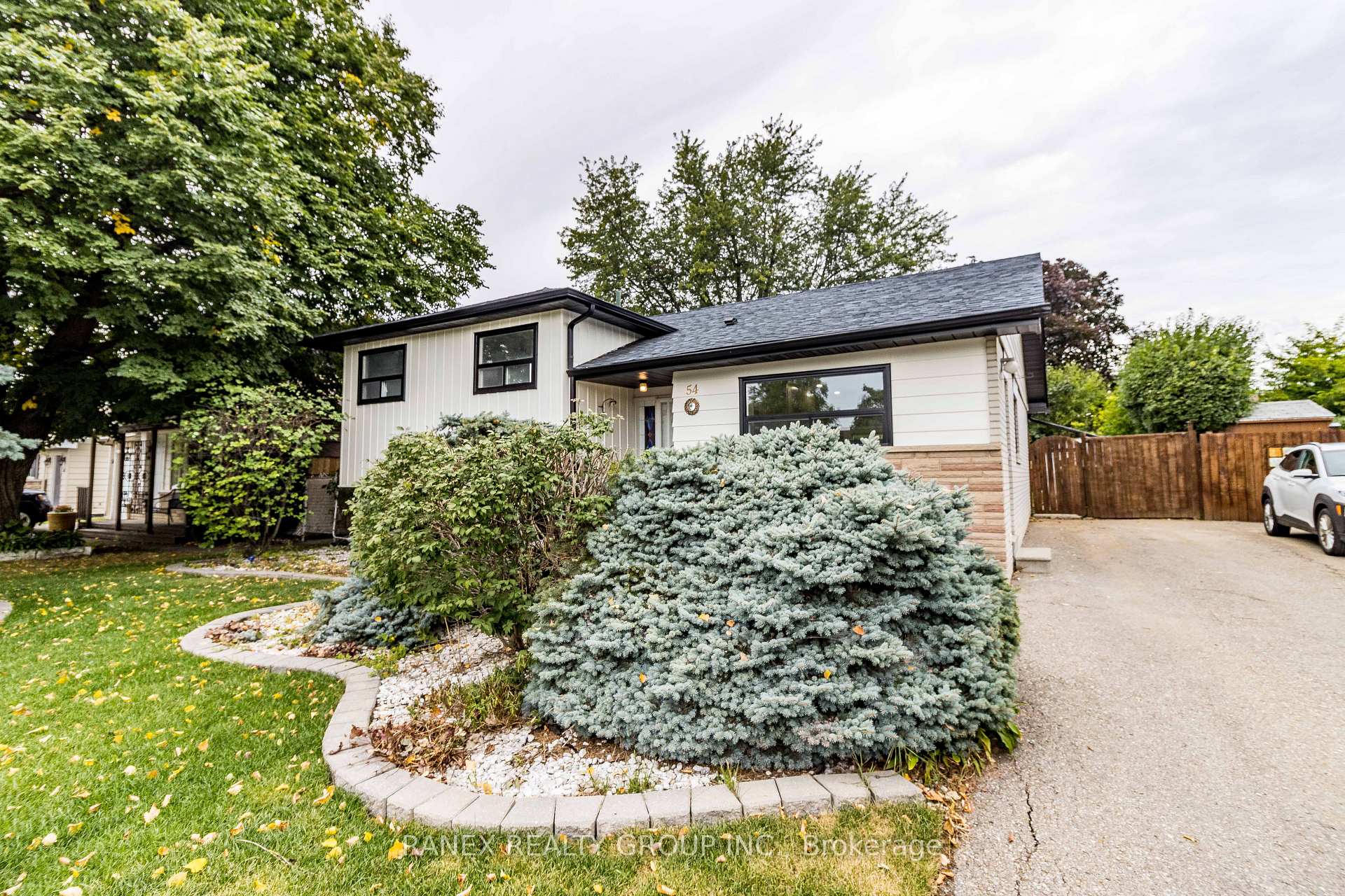 Photo 3 of 54 Flowertown Avenue, Brampton, Northwood Park — HOMEH
