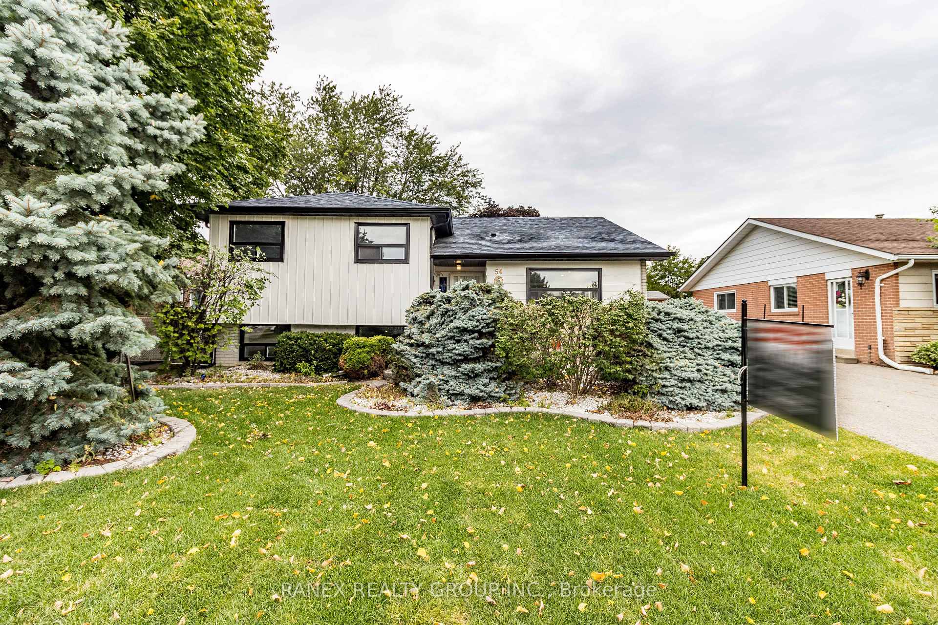 Photo 4 of 54 Flowertown Avenue, Brampton, Northwood Park — HOMEH