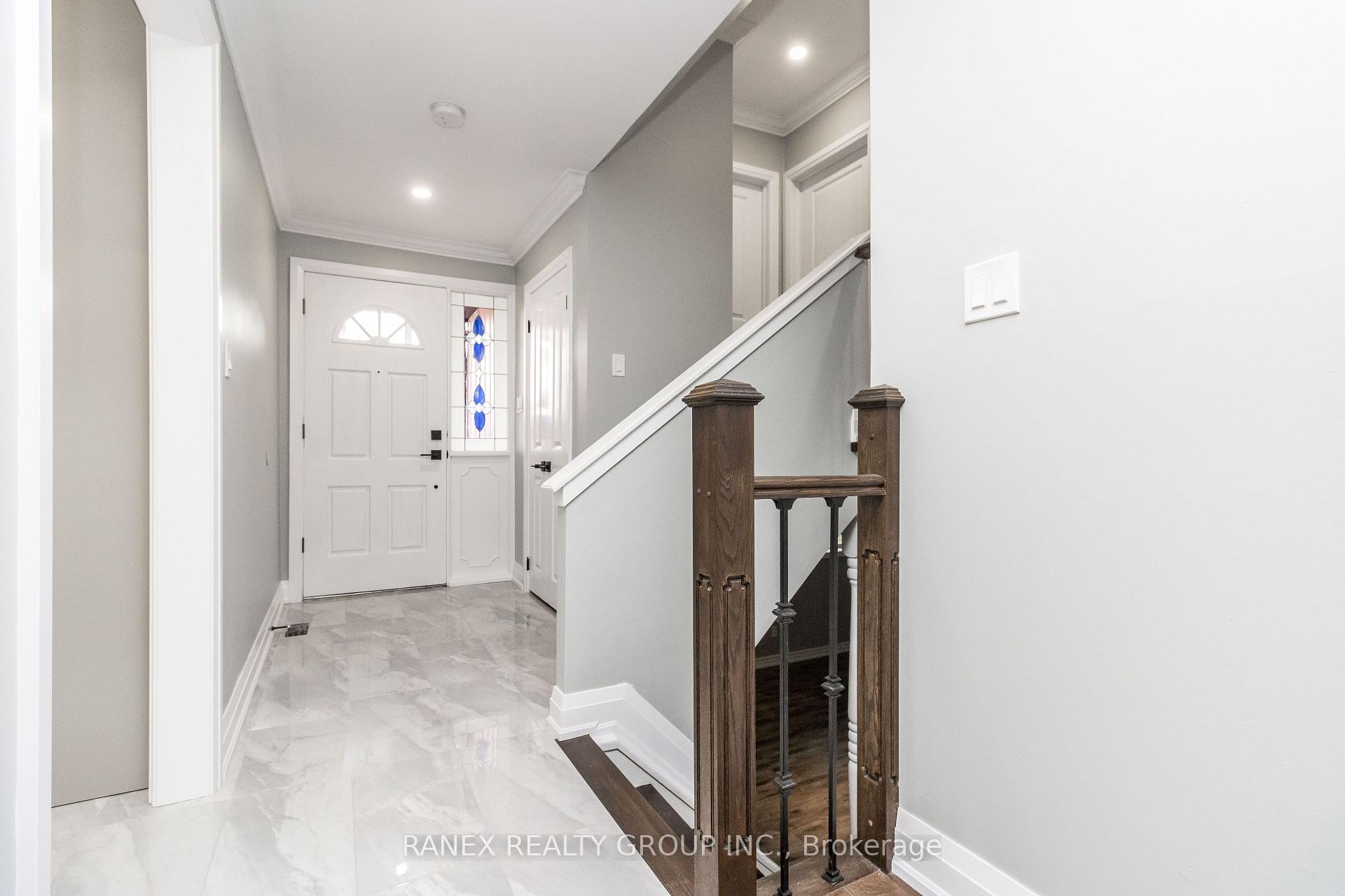 Photo 9 of 54 Flowertown Avenue, Brampton, Northwood Park — HOMEH