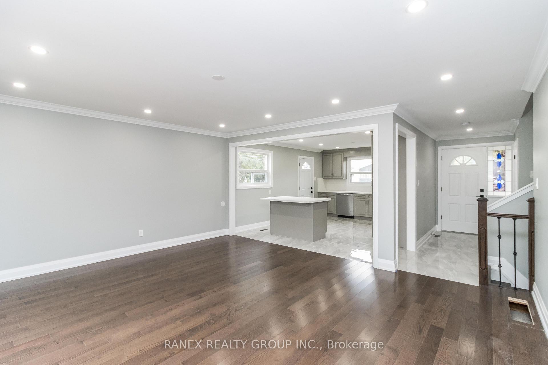 Photo 12 of 54 Flowertown Avenue, Brampton, Northwood Park — HOMEH