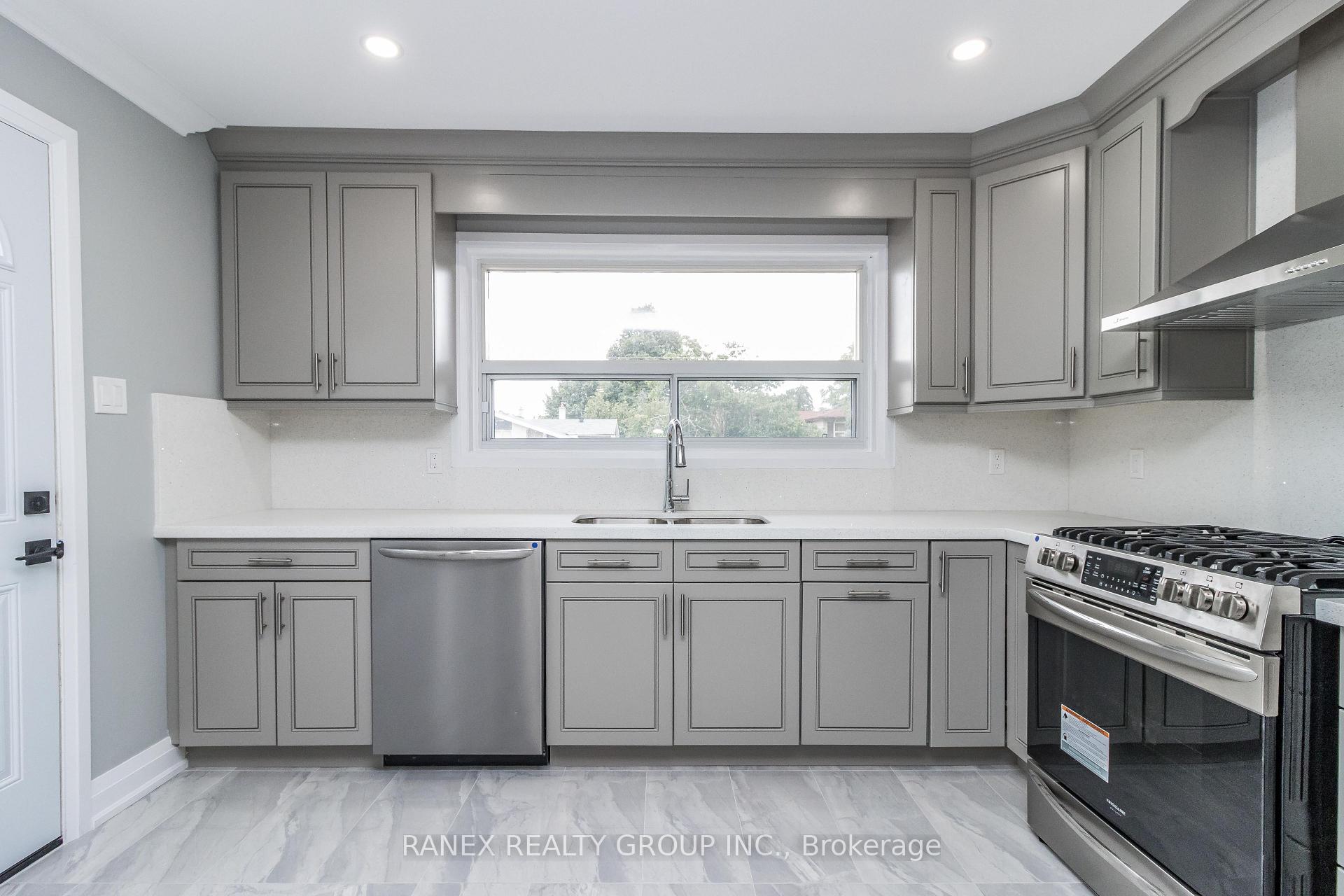 Photo 23 of 54 Flowertown Avenue, Brampton, Northwood Park — HOMEH