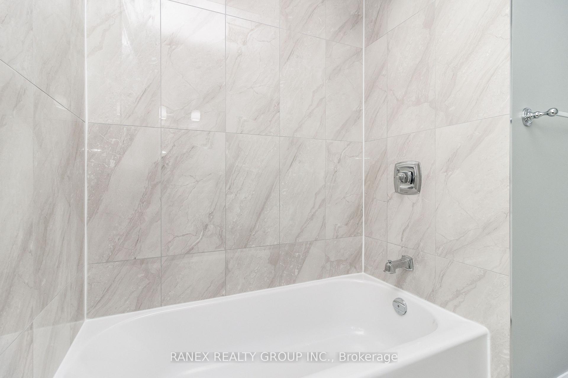 Photo 29 of 54 Flowertown Avenue, Brampton, Northwood Park — HOMEH